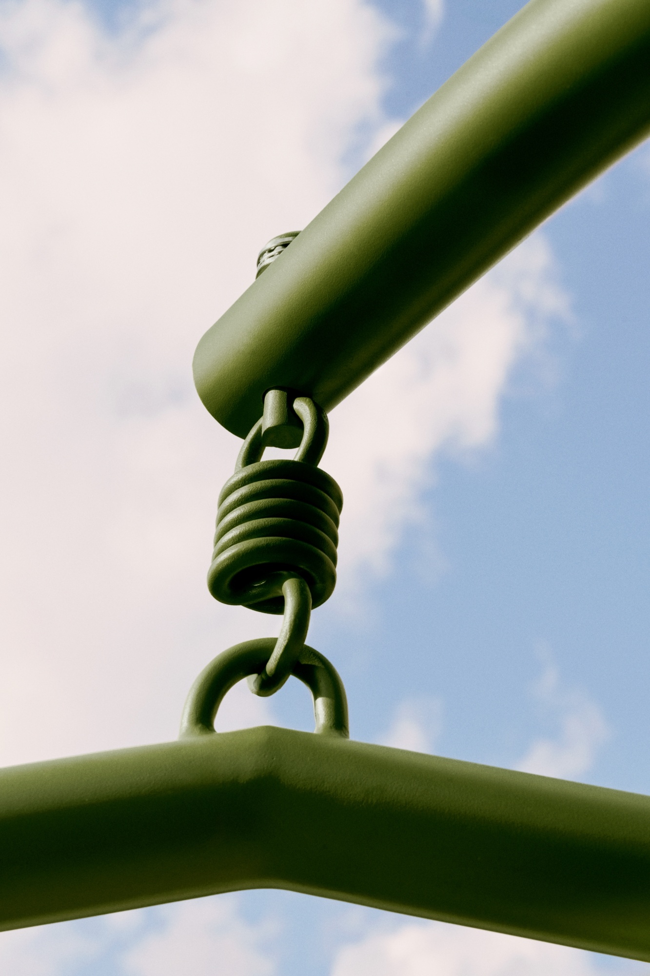 Подвесное кресло Saliga зеленого цвета из алюминия и искусственного ротанга La Forma (ex Julia Grup)