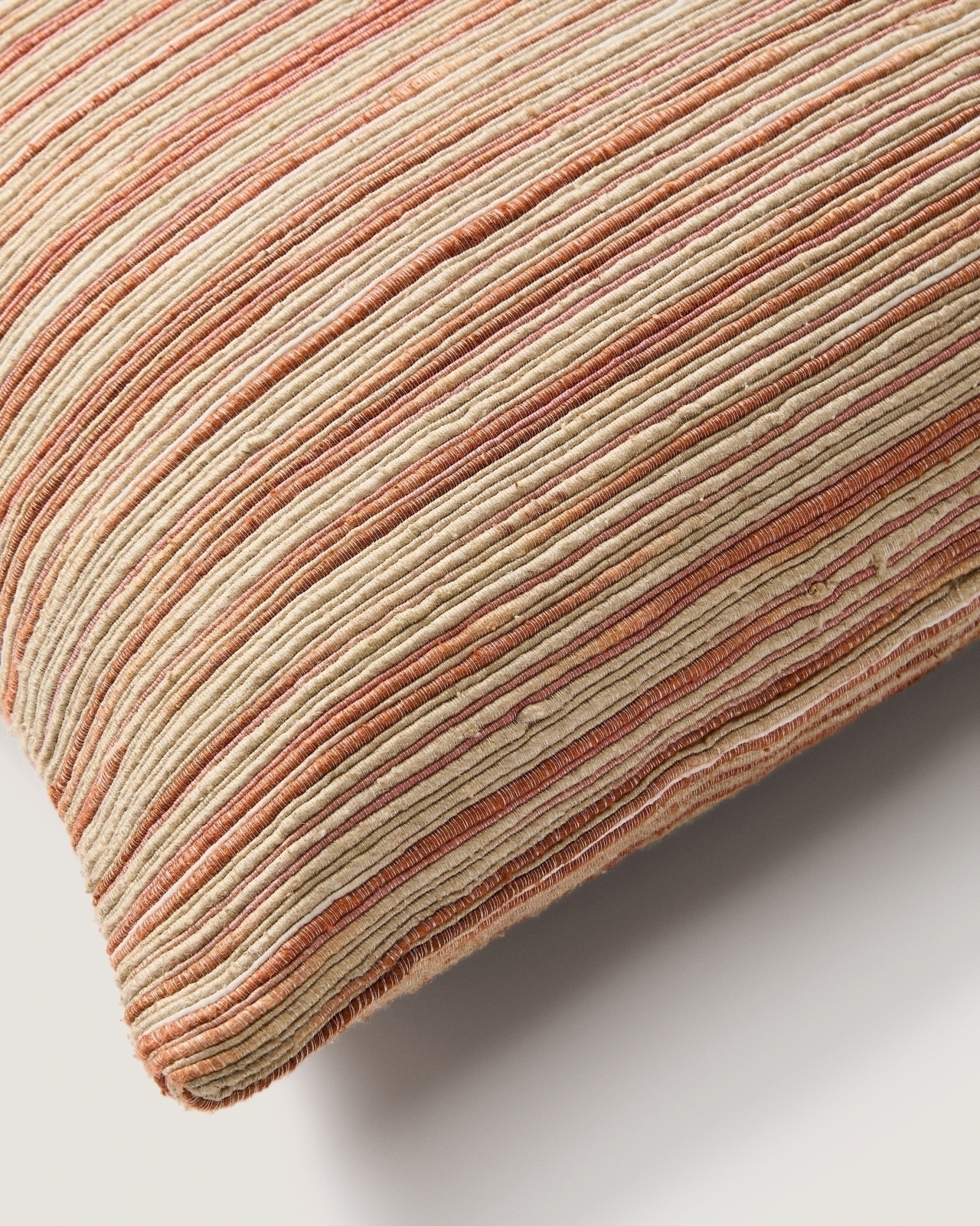 Чехол для подушки Zilora из жаккарда в красную и бежевую полоску La Forma (ex Julia Grup)