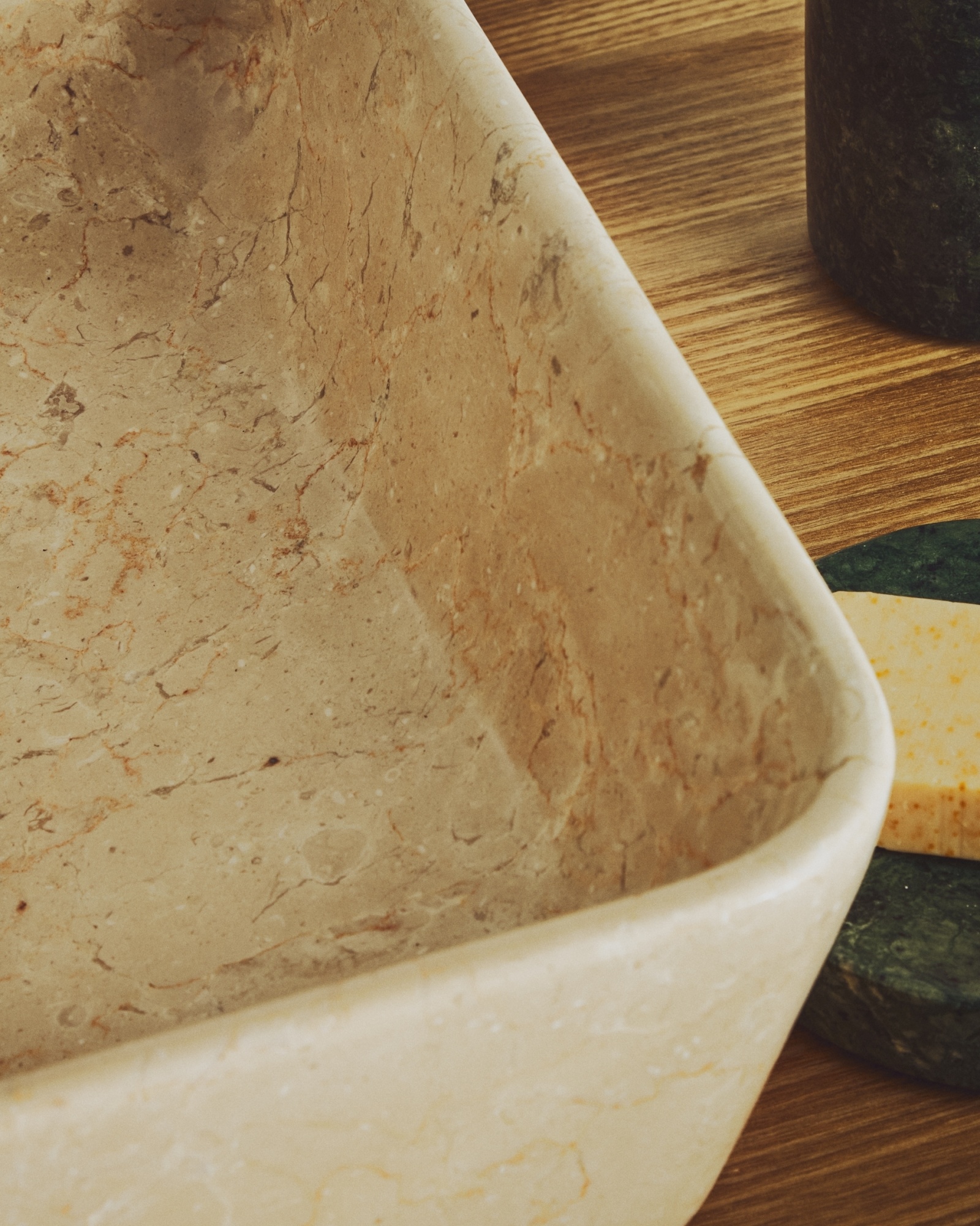 Раковина Darnen из бежевого мрамора 55 x 35 см La Forma (ex Julia Grup)