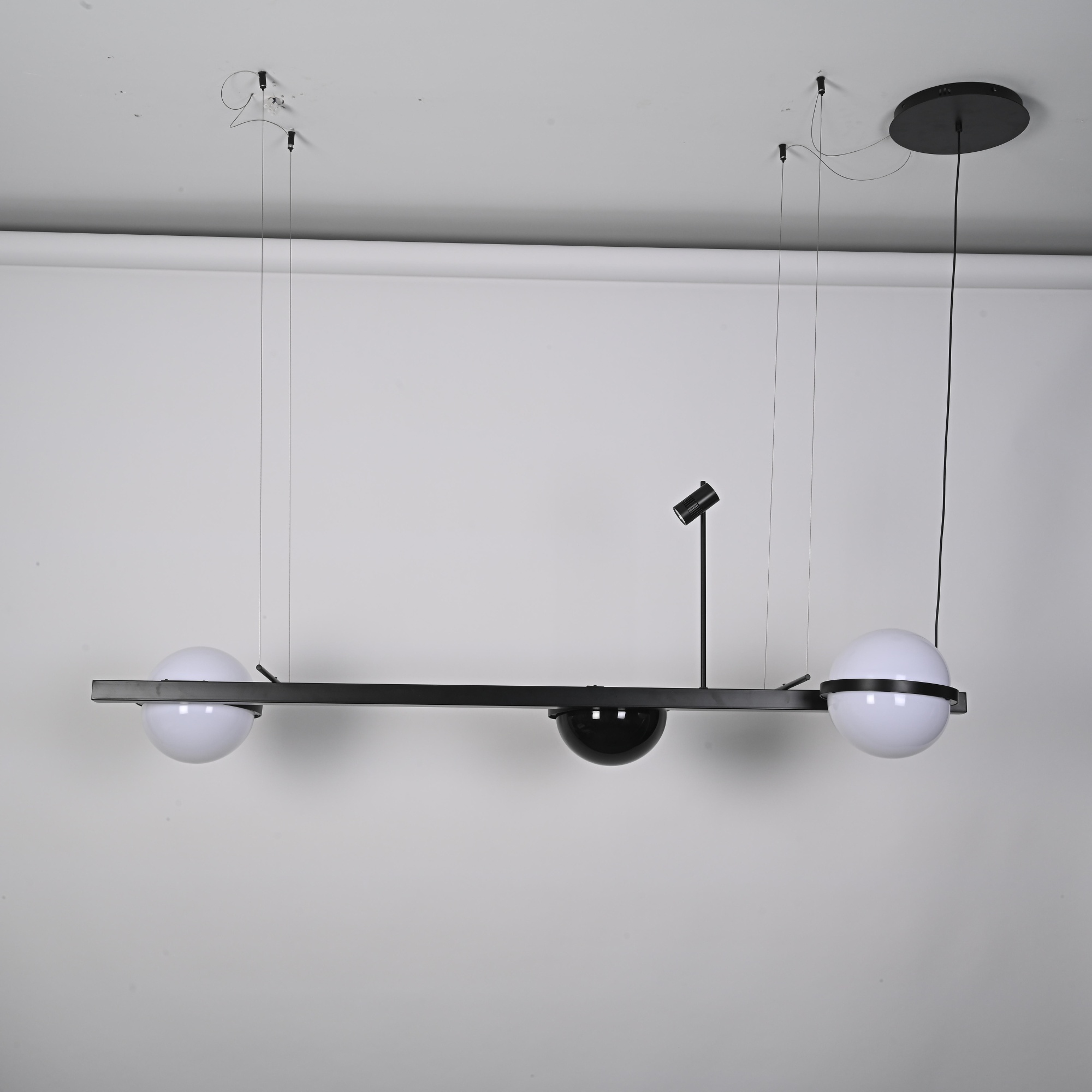 Реечный Подвесной Светильник Palma Wall Lamp 2 Шара + 1 Вазон Горизонтальная By Imperiumloft