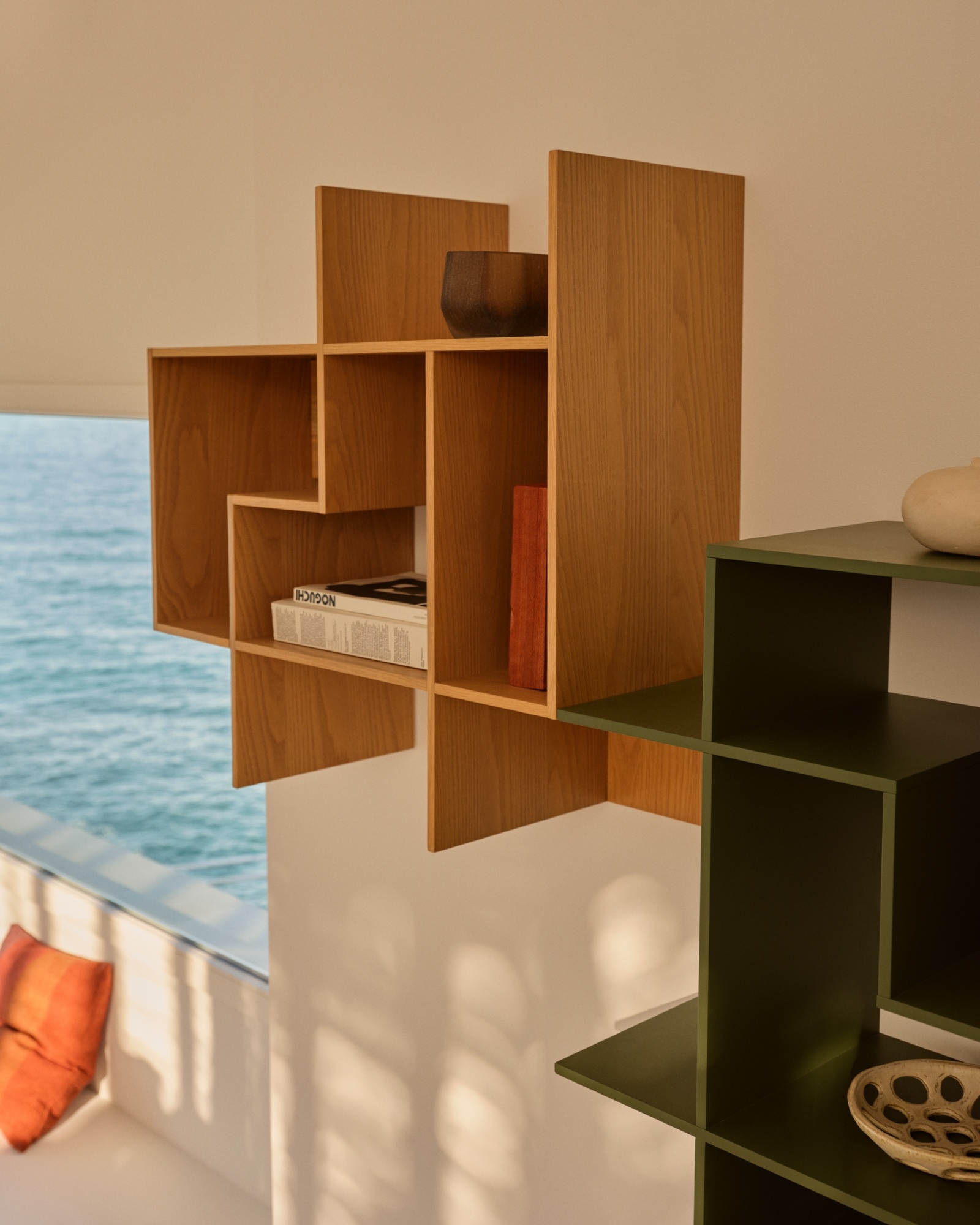 Модульный стеллаж Ina из шпона дуба с натуральной отделкой 80 x 80 см La Forma (ex Julia Grup)