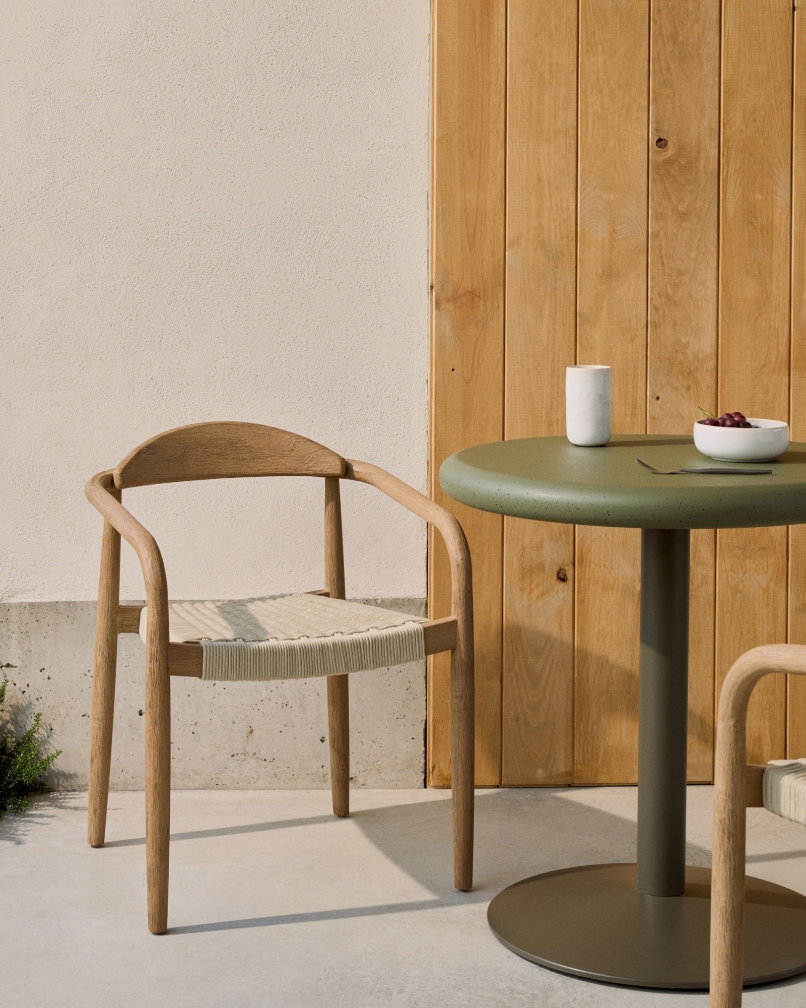 Уличный стул Nina из 100% массива акации и веревки цвета экрю La Forma (ex Julia Grup)