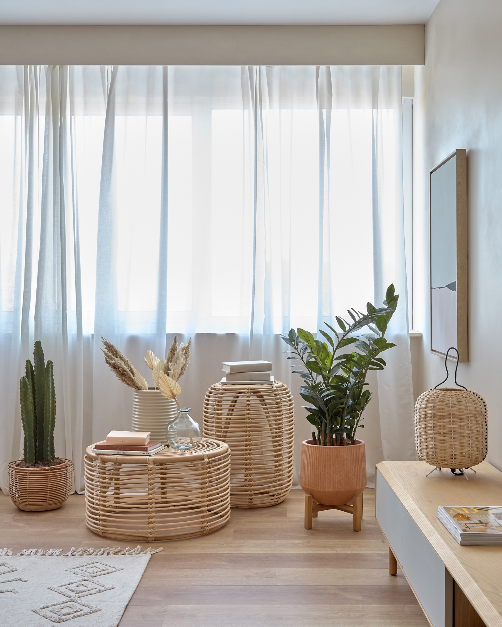 Круглый журнальный столик Kohana из ротанга с натуральной отделкой Ø 65 см La Forma (ex Julia Grup)