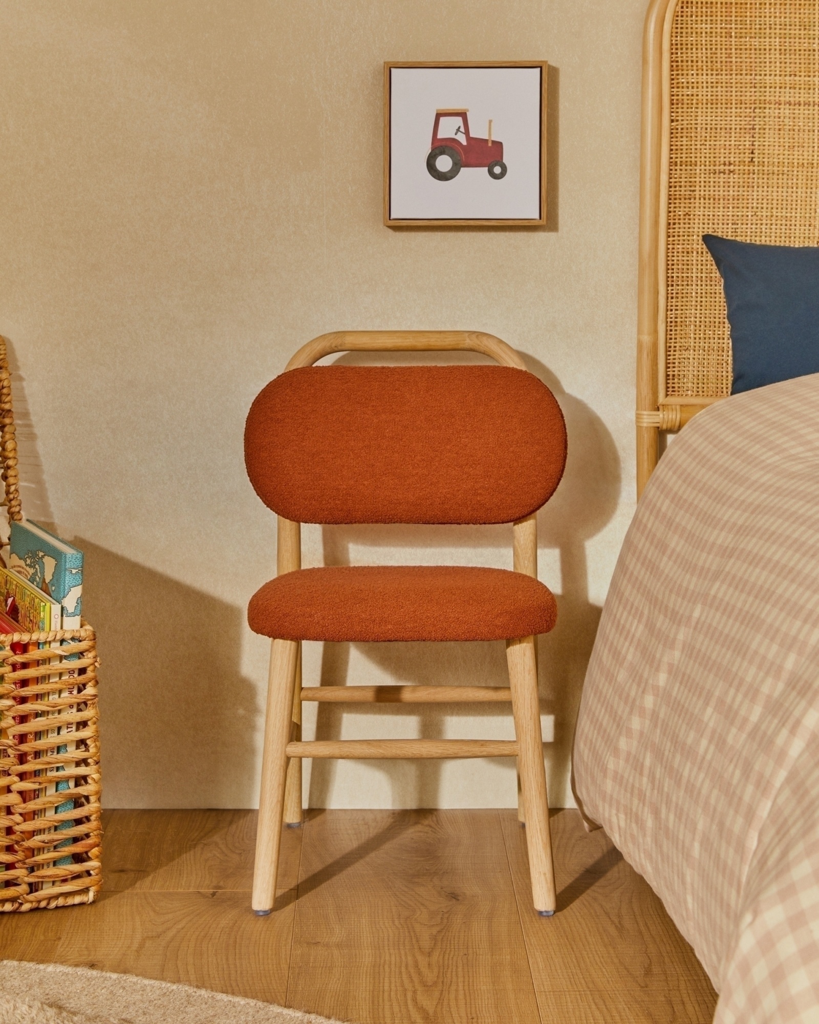 Детский стульчик Helda из терракотового букле и массива дуба La Forma (ex Julia Grup)