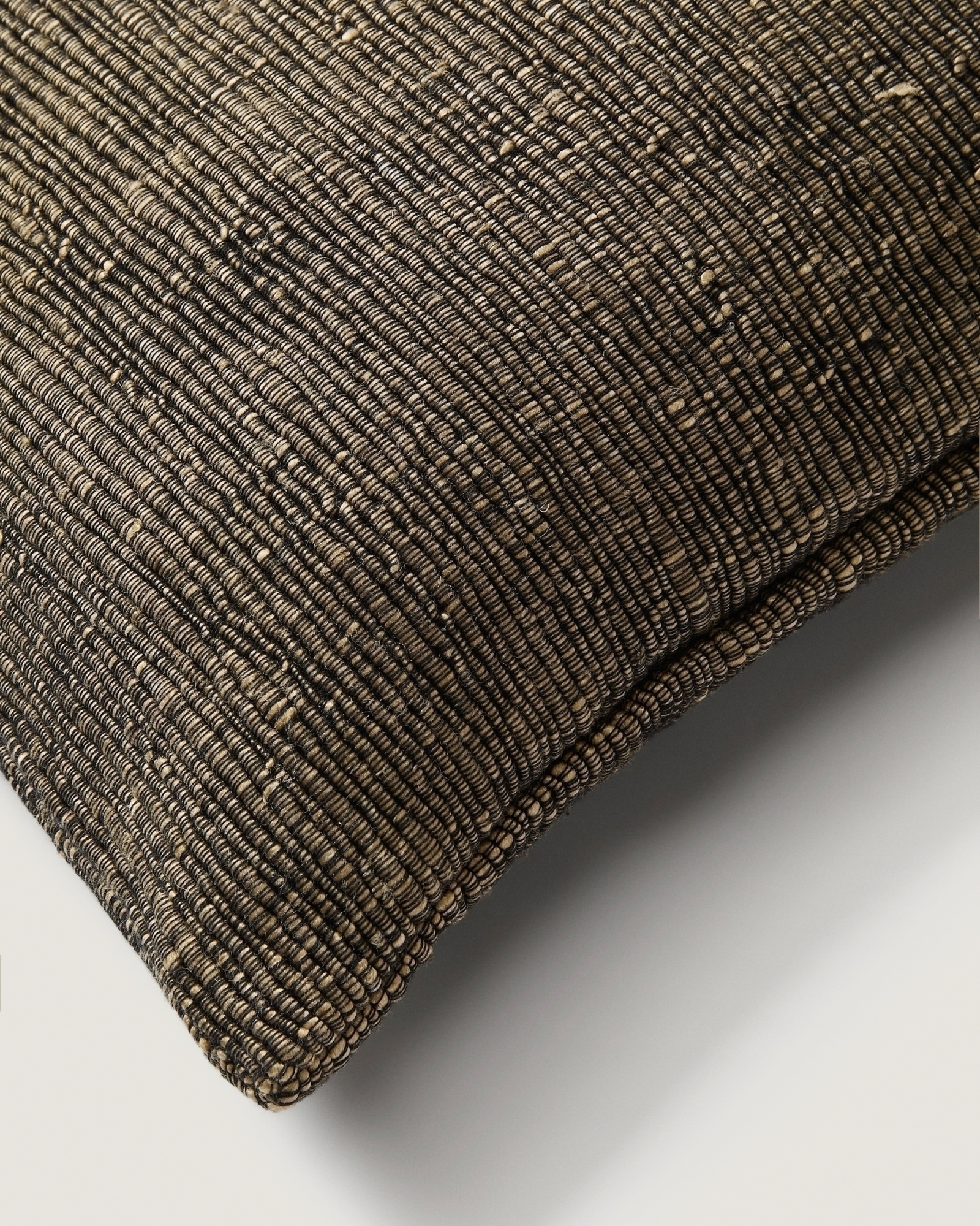 Чехол для подушки Machiel из вискозного жаккарда черно-белого цвета 50 x 50 см La Forma (ex Julia Grup)