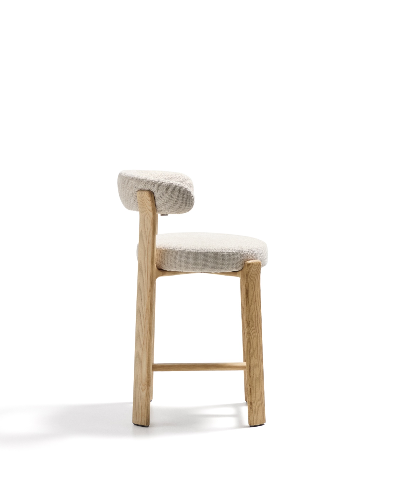 Полубарный стул Granite из бежевой синели и ясеня с натуральной отделкой 65 см La Forma (ex Julia Grup)