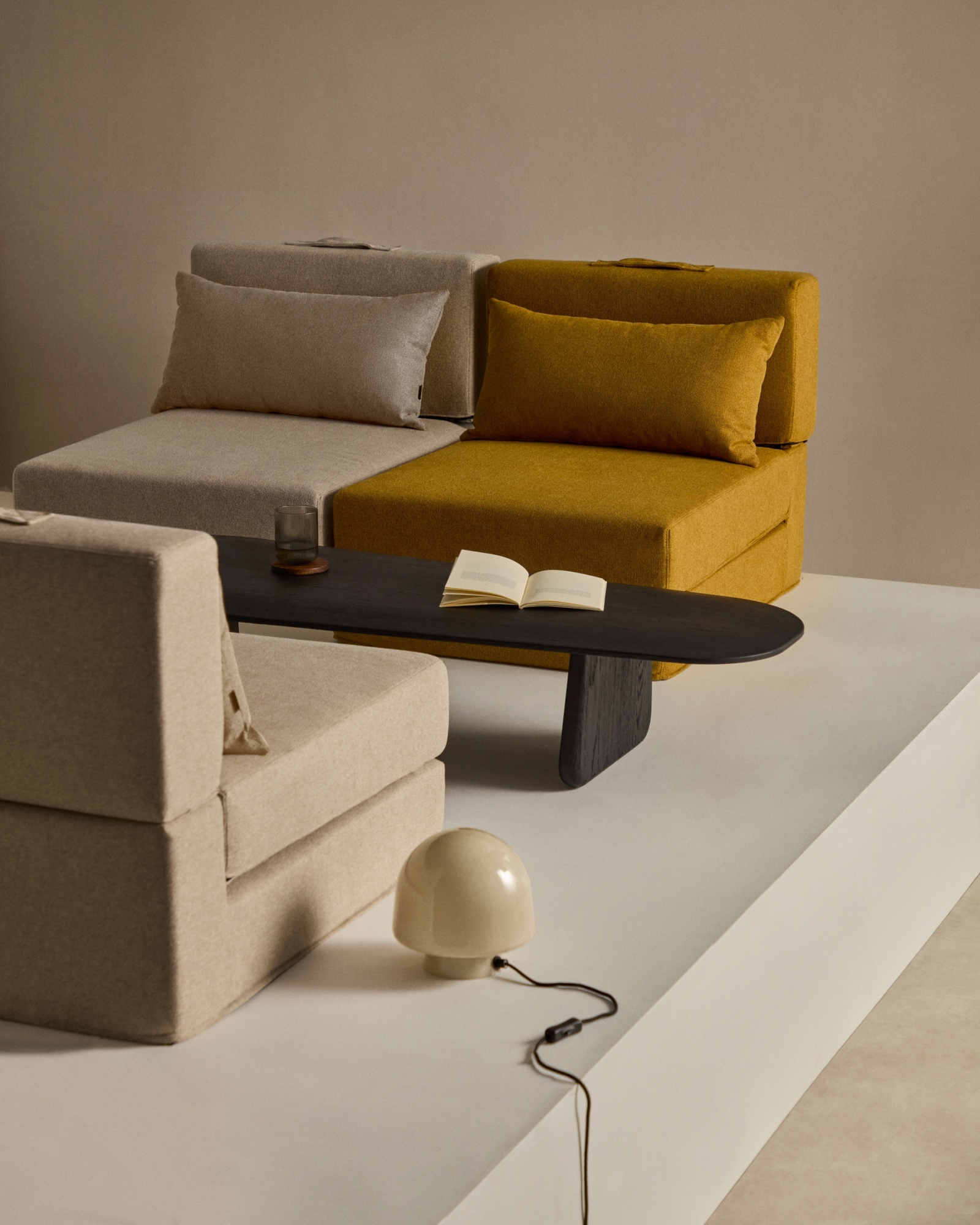 Arty горчичный трансформируемый пуф/кровать 70 x 89 (200) см La Forma (ex Julia Grup)
