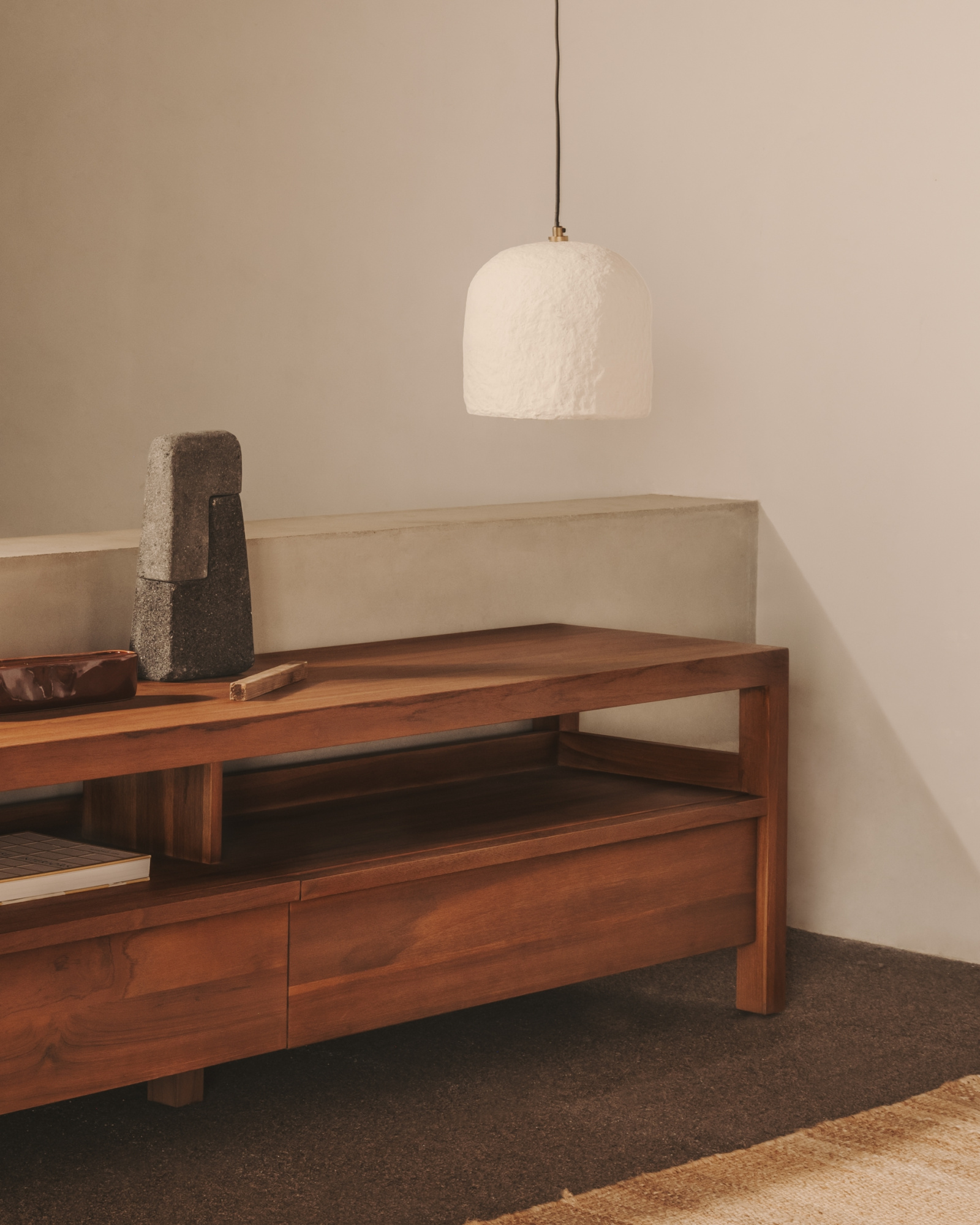 Подвесной светильник Calvia из папье-маше белый Ø 25 см La Forma (ex Julia Grup)