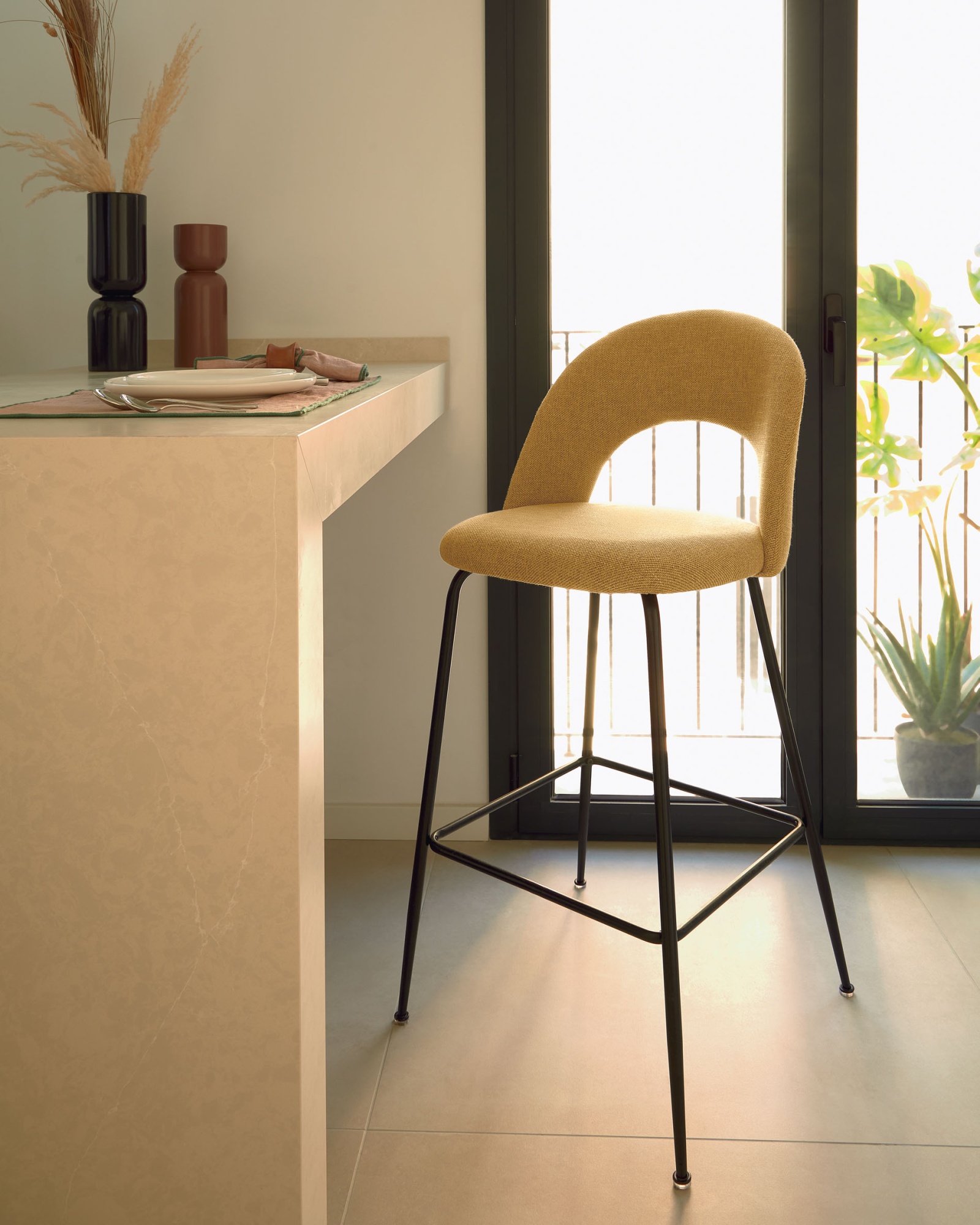 Полубарный стул Mahalia горчично-желтый La Forma (ex Julia Grup)