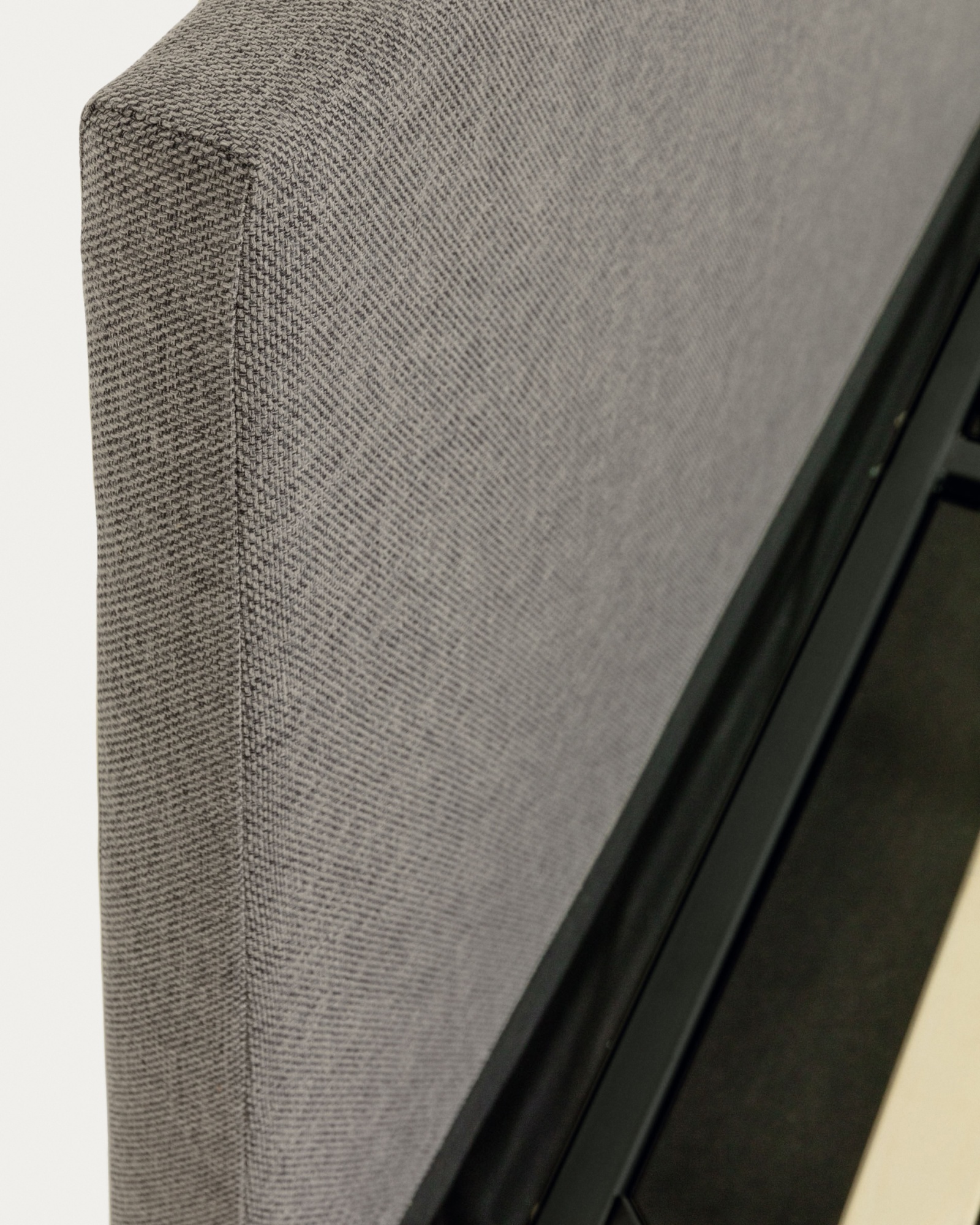 Nahiri Мягкая серая кровать для матраса размером 180 x 200 см La Forma (ex Julia Grup)