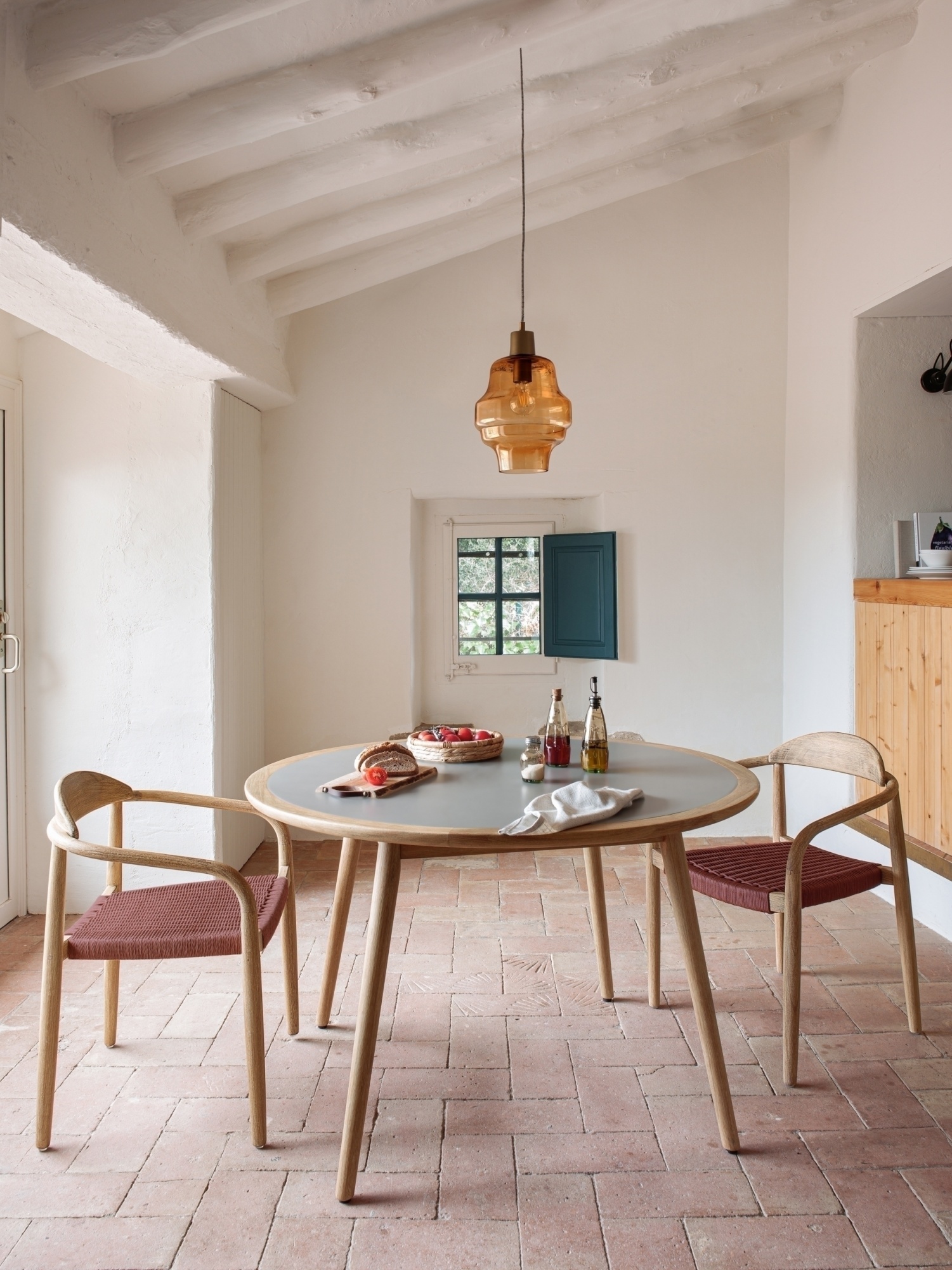 Стул Glynis из массива эвкалипта с розовой веревкой La Forma (ex Julia Grup)