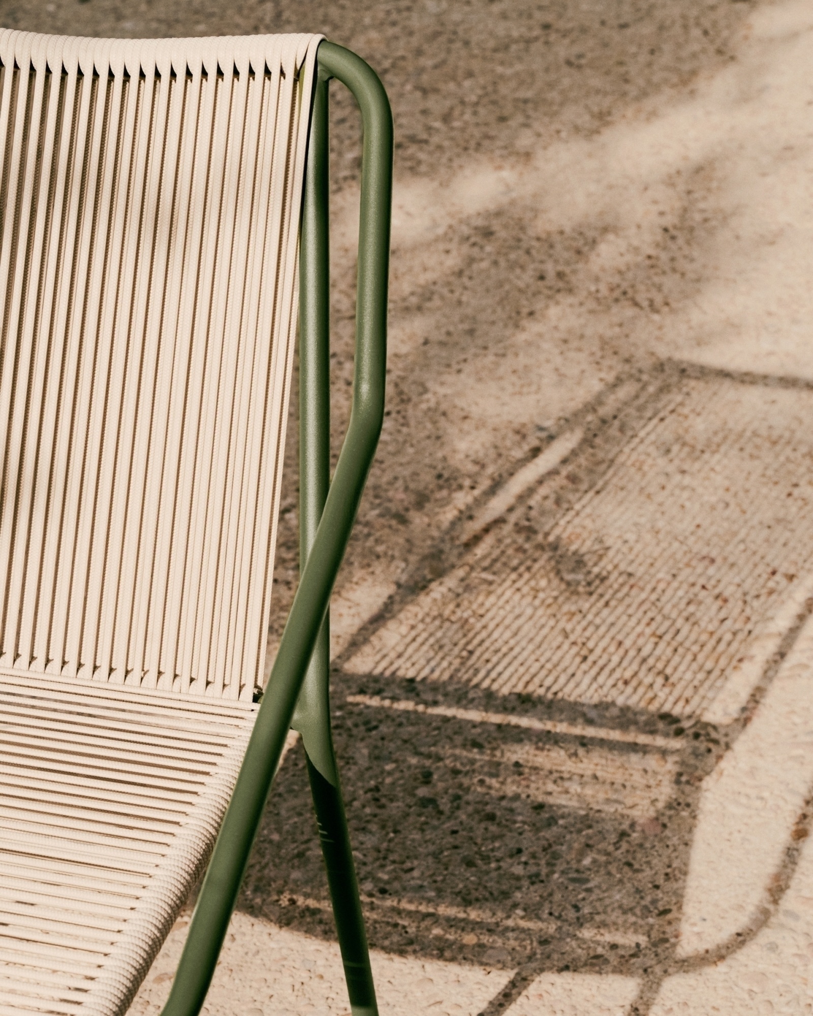 Садовое кресло Zivia из веревки цвета экрю и оцинкованной стали зеленого цвета La Forma (ex Julia Grup)