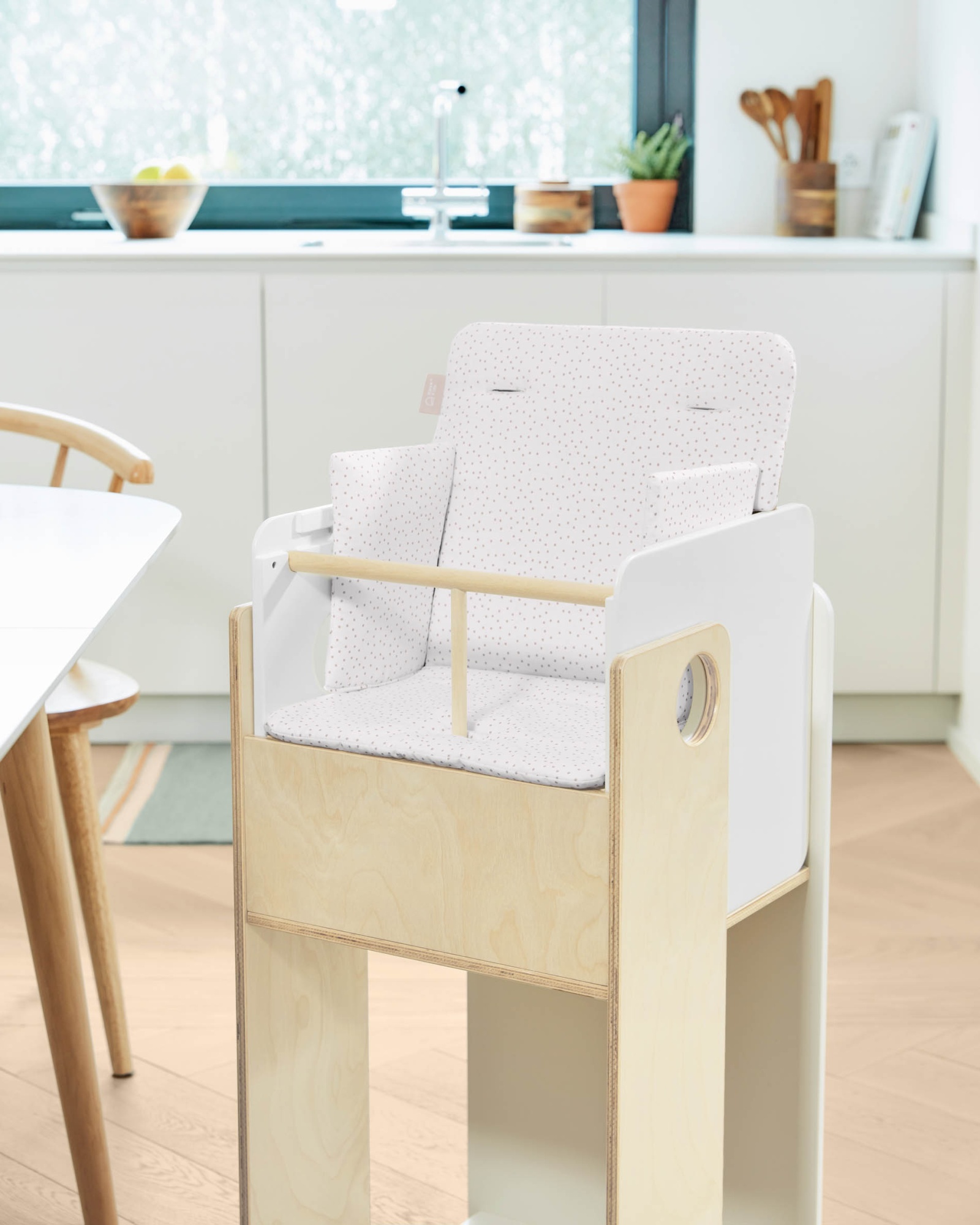 Подушка для стульчика Nuun в розовый горошек 100% органический хлопок (GOTS) La Forma (ex Julia Grup)