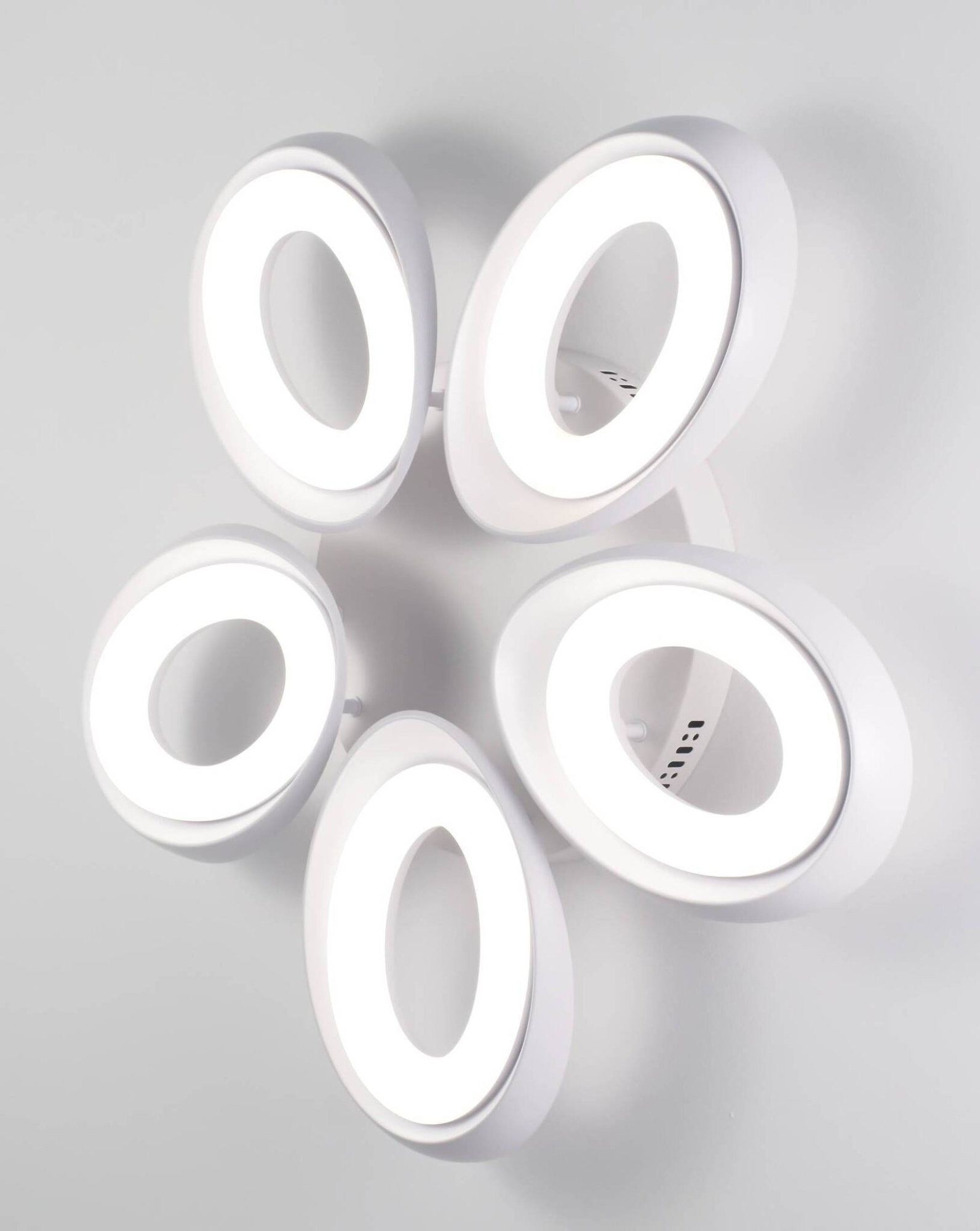 Светодиодная потолочная люстра с пультом Moderli V2881-CL Costa LED 120W