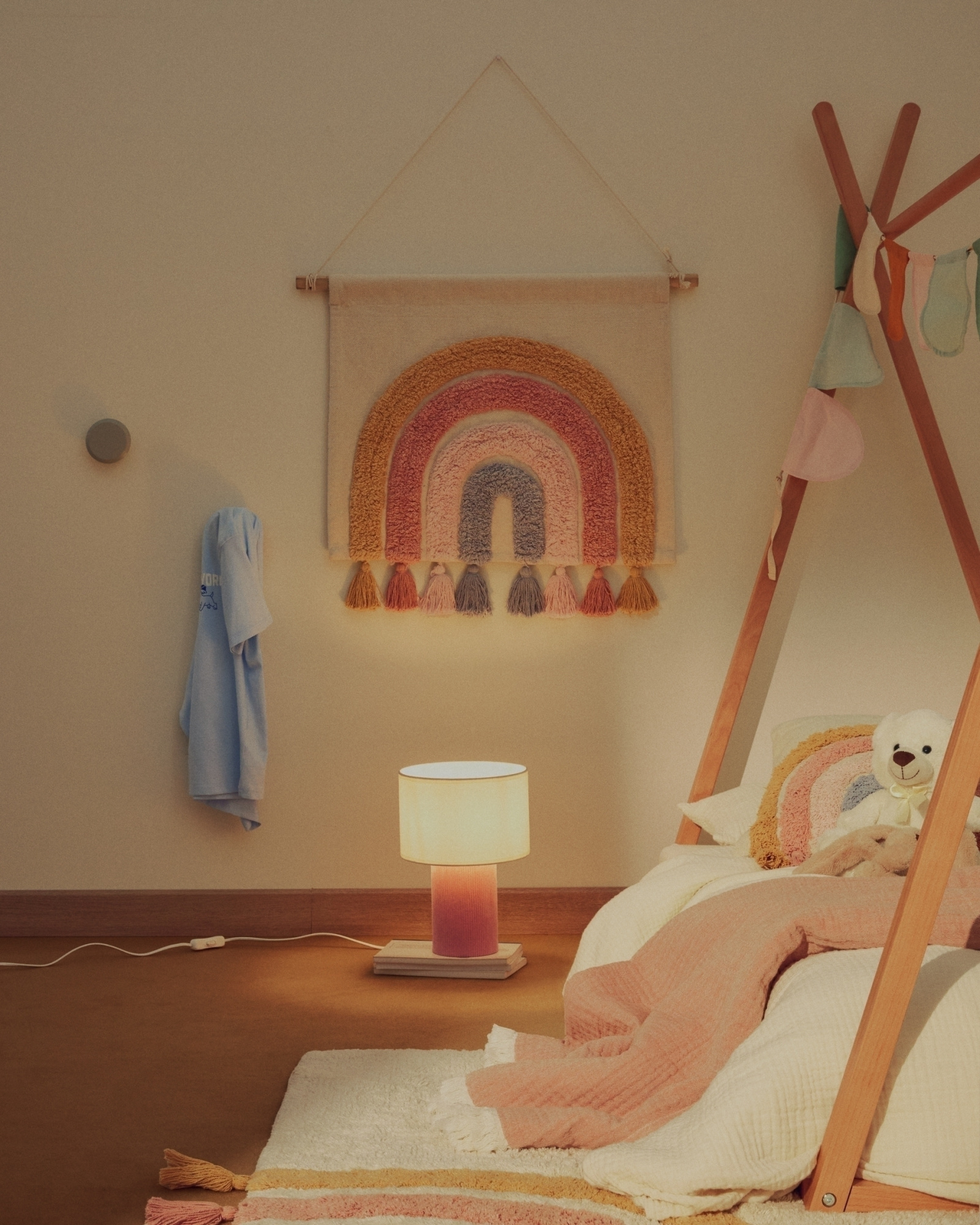 Настольная лампа Bianella из хлопка и розового вельвета La Forma 445187