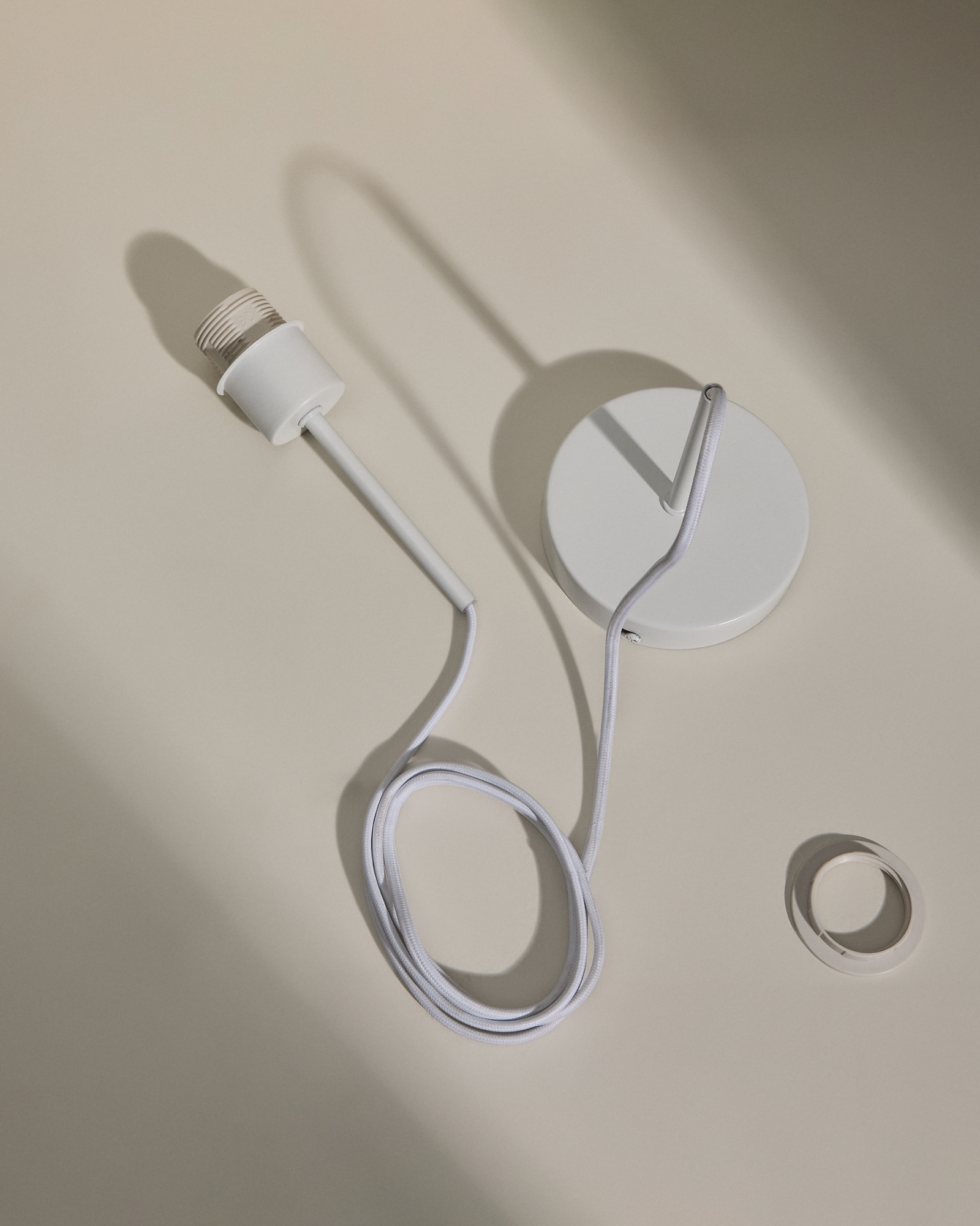 Основание металлического светильника Fluvia белого цвета, 250 см La Forma (ex Julia Grup)