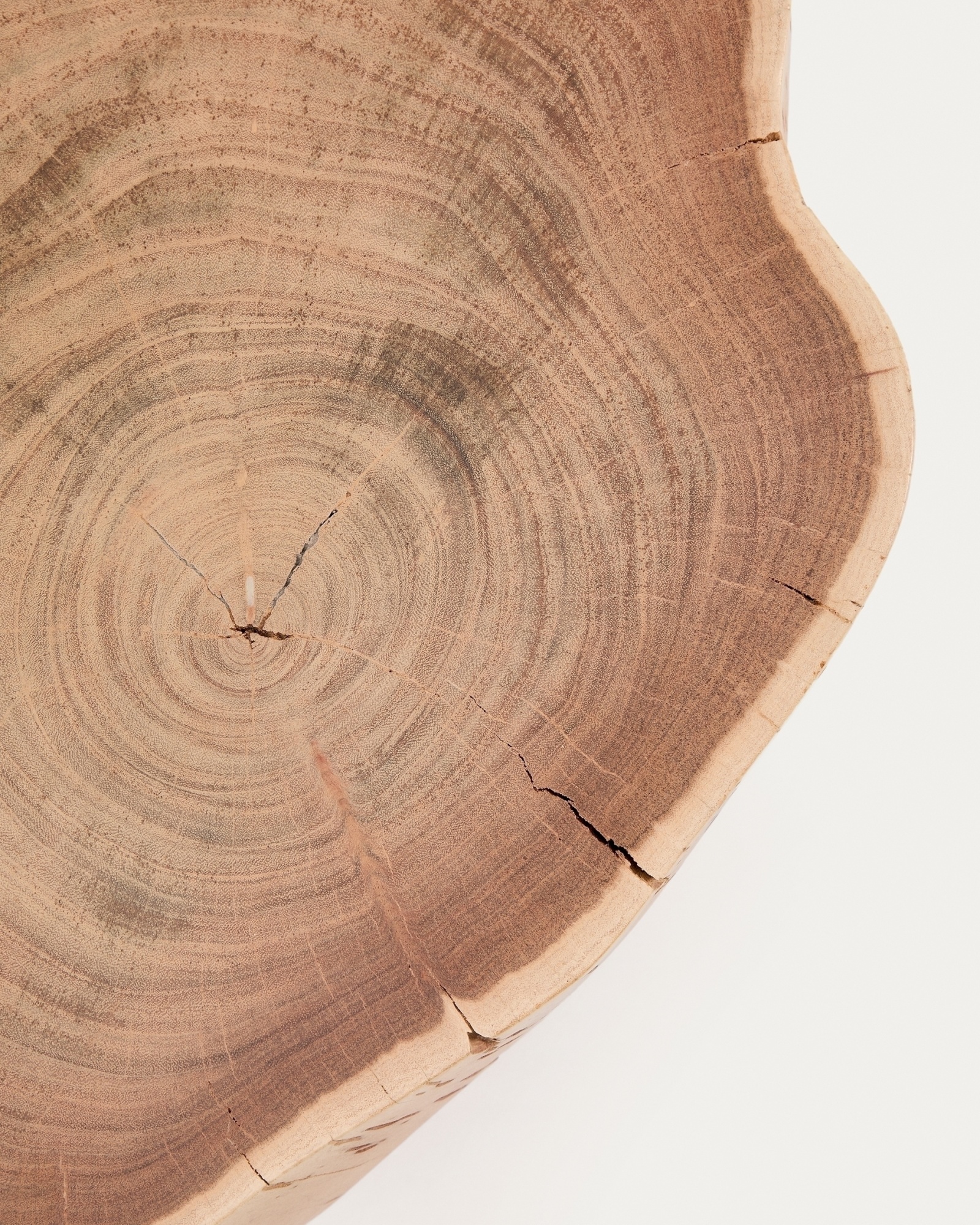 Журнальный столик Tavine из массива акации с выбеленной отделкой и черными стальными ножками Ø49 см La Forma (ex Julia Grup)