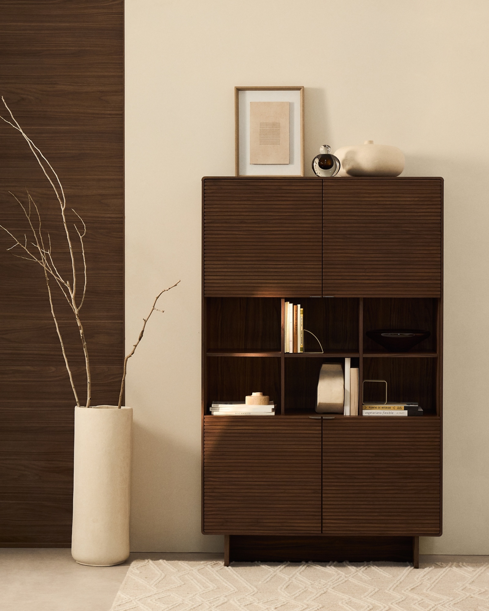 Высокий 4-дверный буфет Norlen из орехового шпона La Forma (ex Julia Grup)