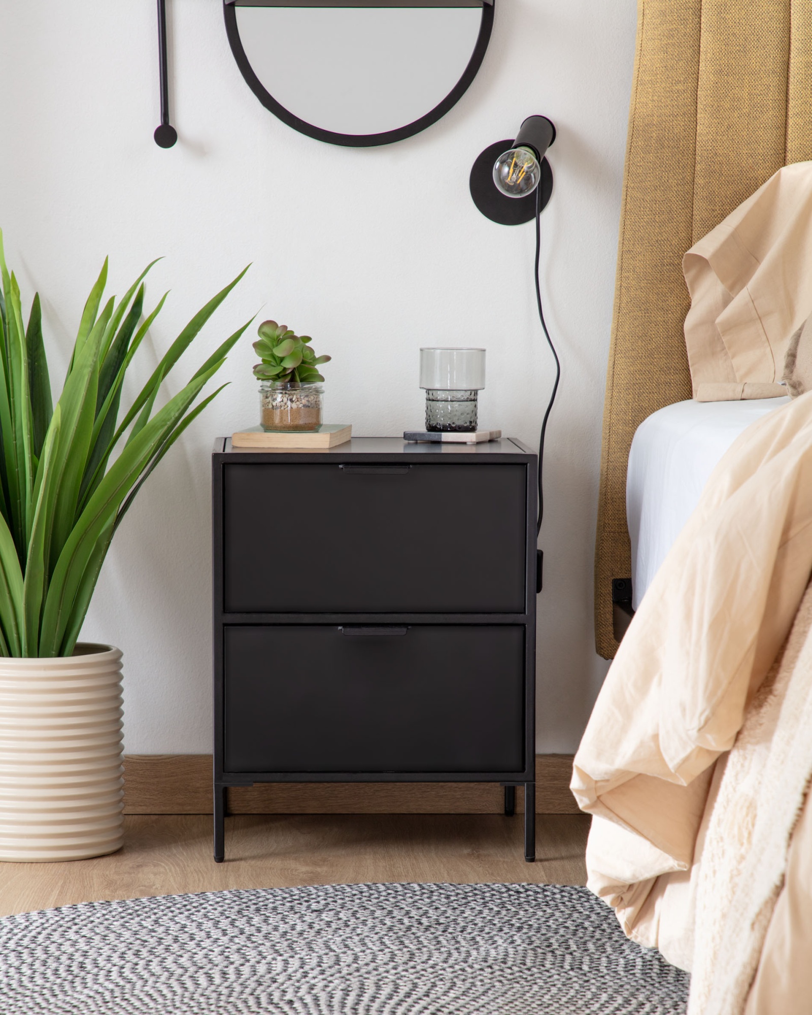 Прикроватная тумбочка Shantay 40 x 50 cm La Forma (ex Julia Grup)