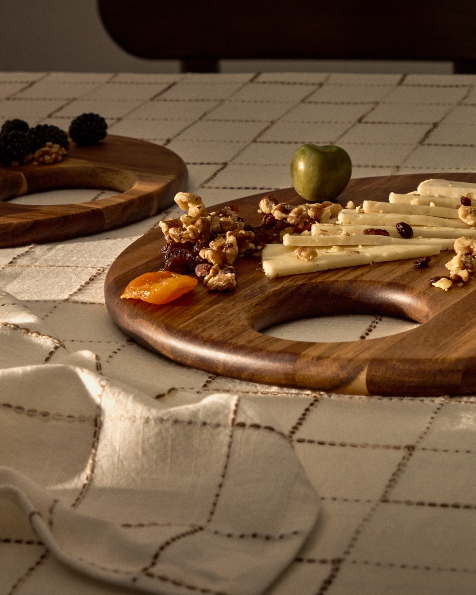 Сервировочная доска Klot среднего размера из акации La Forma (ex Julia Grup)