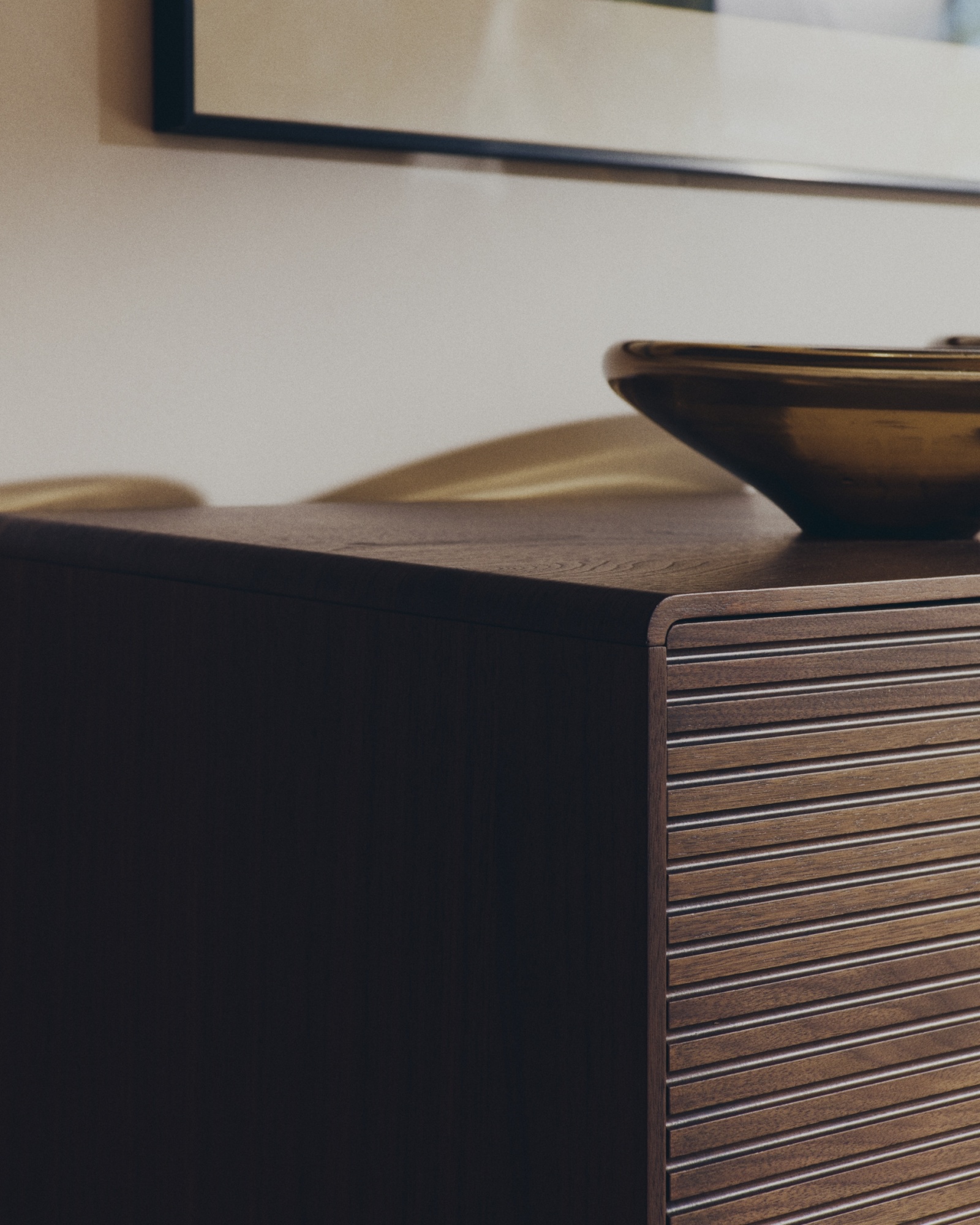 Сервант Norlen с 4 дверцами и 2 ящиками из шпона ореха La Forma (ex Julia Grup)