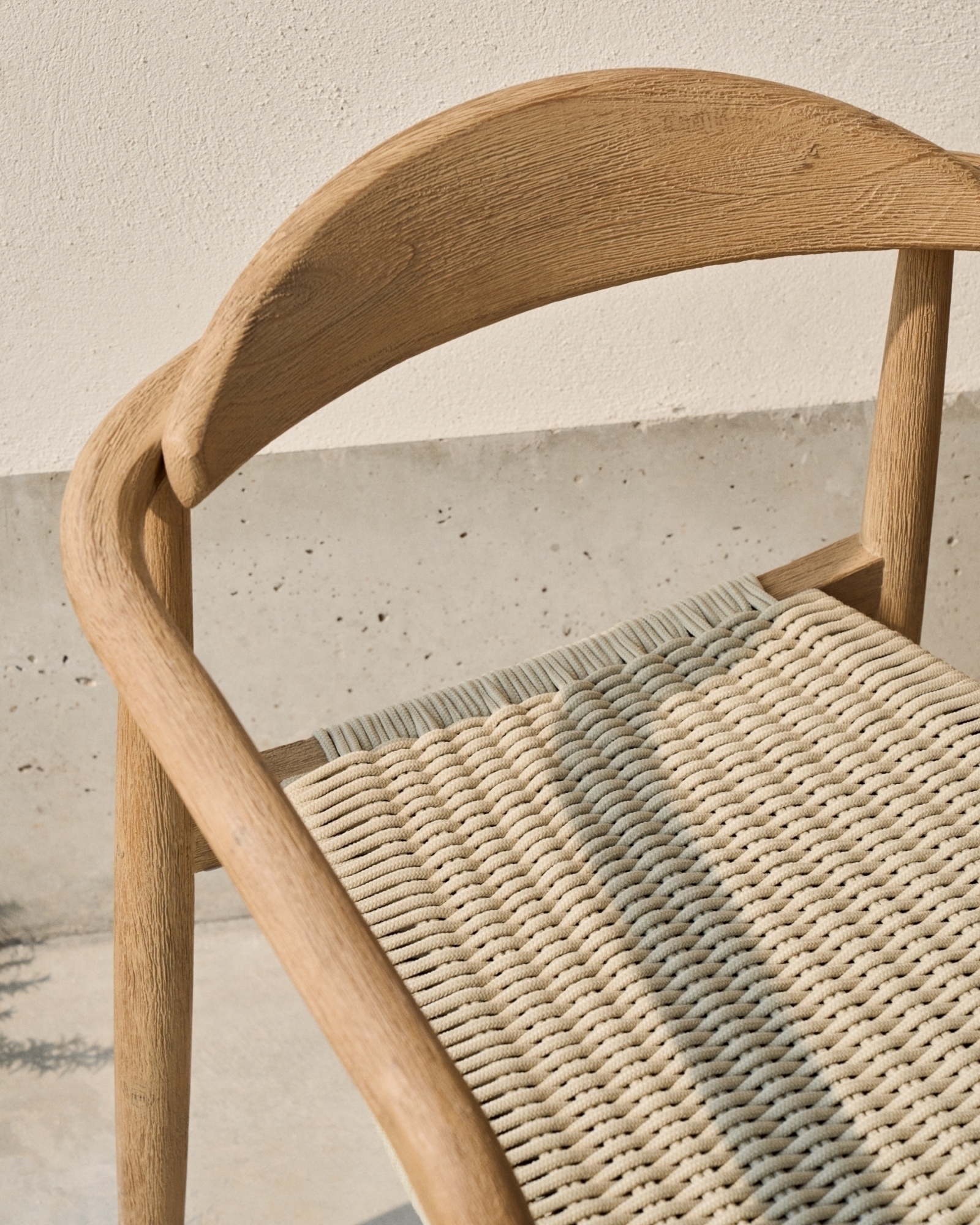 Уличный стул Nina из 100% массива акации и веревки цвета экрю La Forma (ex Julia Grup)