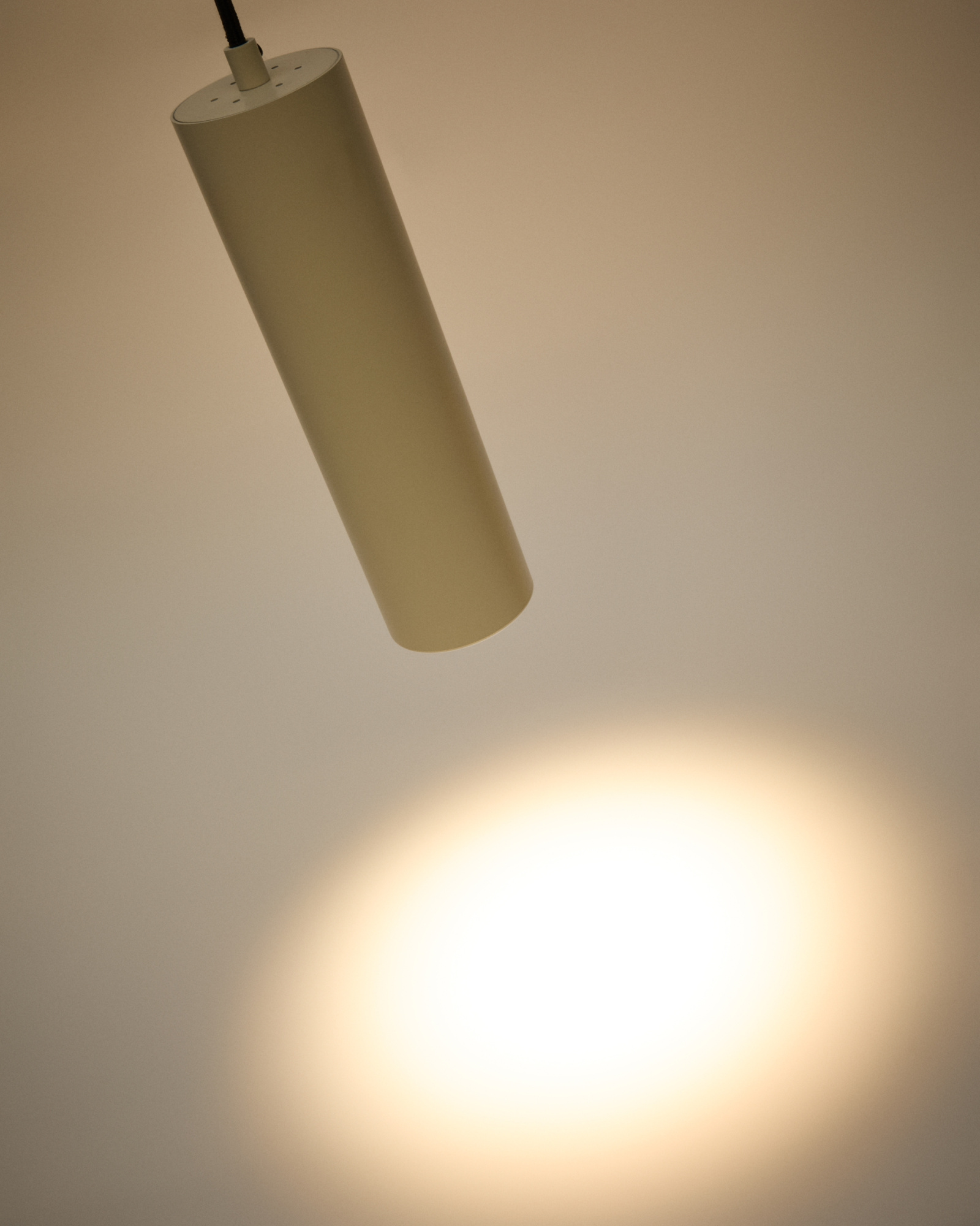 Подвесной светильник Andia из алюминия с бежевой отделкой La Forma (ex Julia Grup)