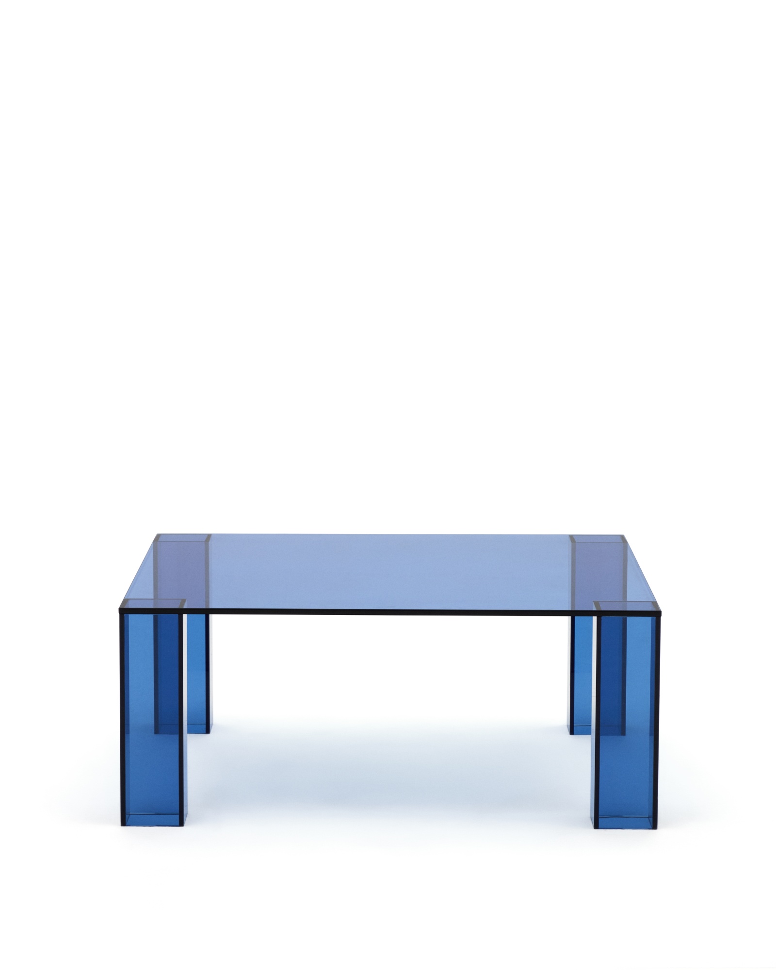 Журнальный столик Adularia из синего стекла 85 x 85 La Forma (ex Julia Grup)