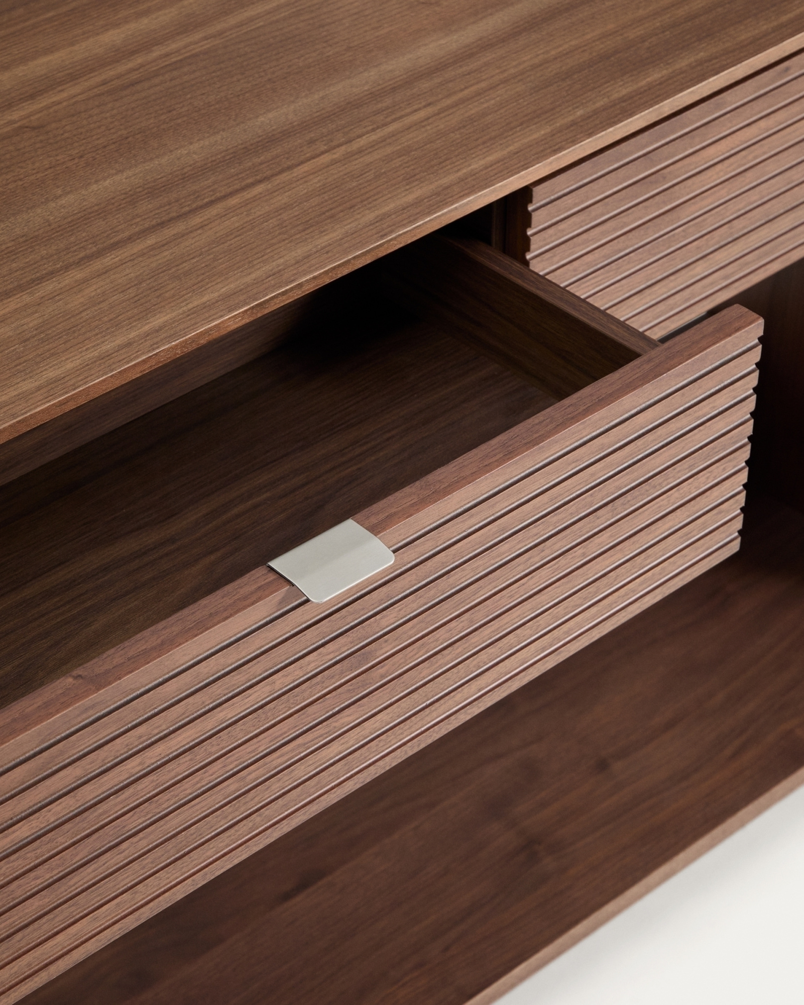 Буфет Norlen с 2 ящиками и полкой из орехового шпона 120 x 81 см La Forma 463575