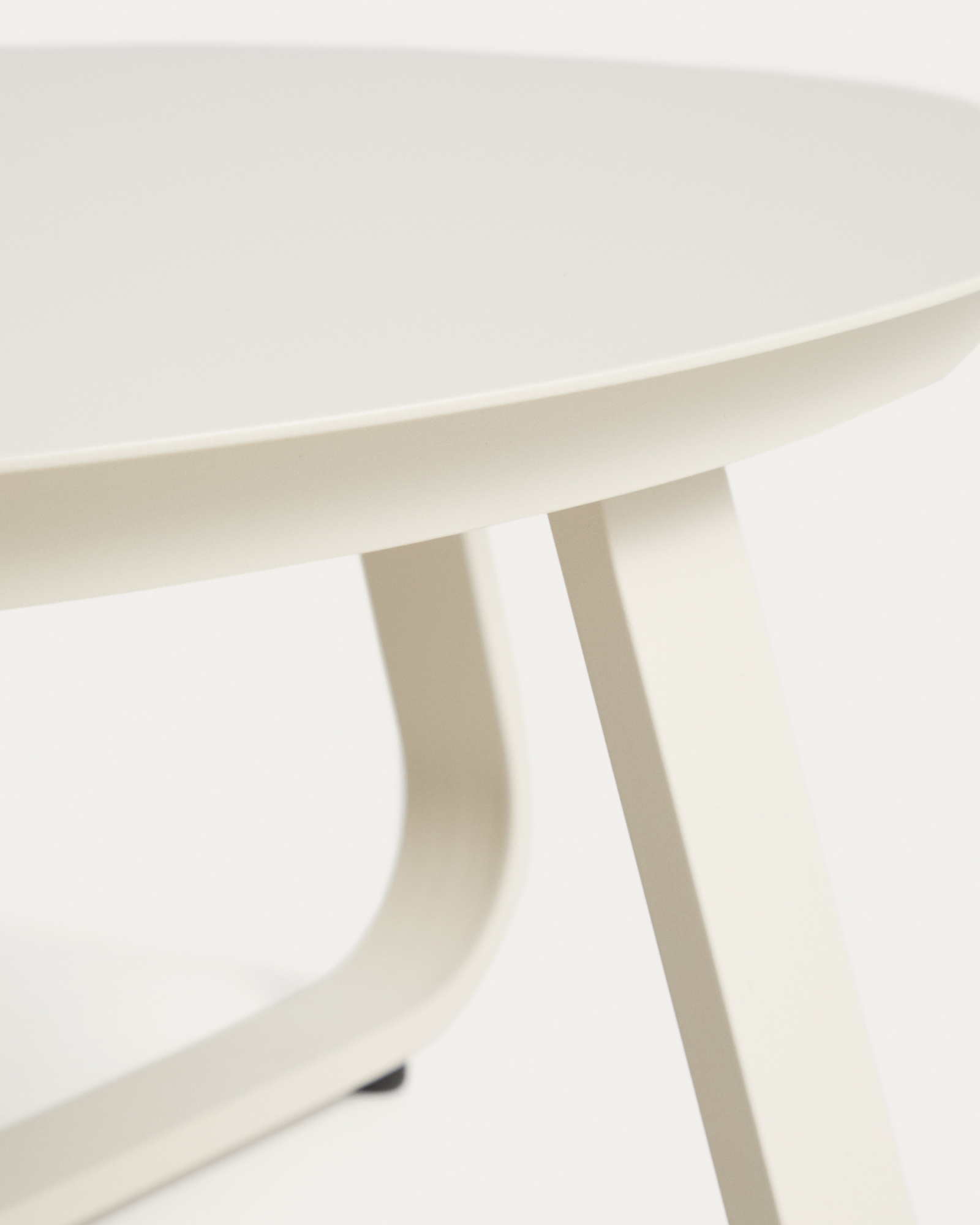 Уличный столик Tamaris из алюминия цвета экрю Ø80 см La Forma 482648