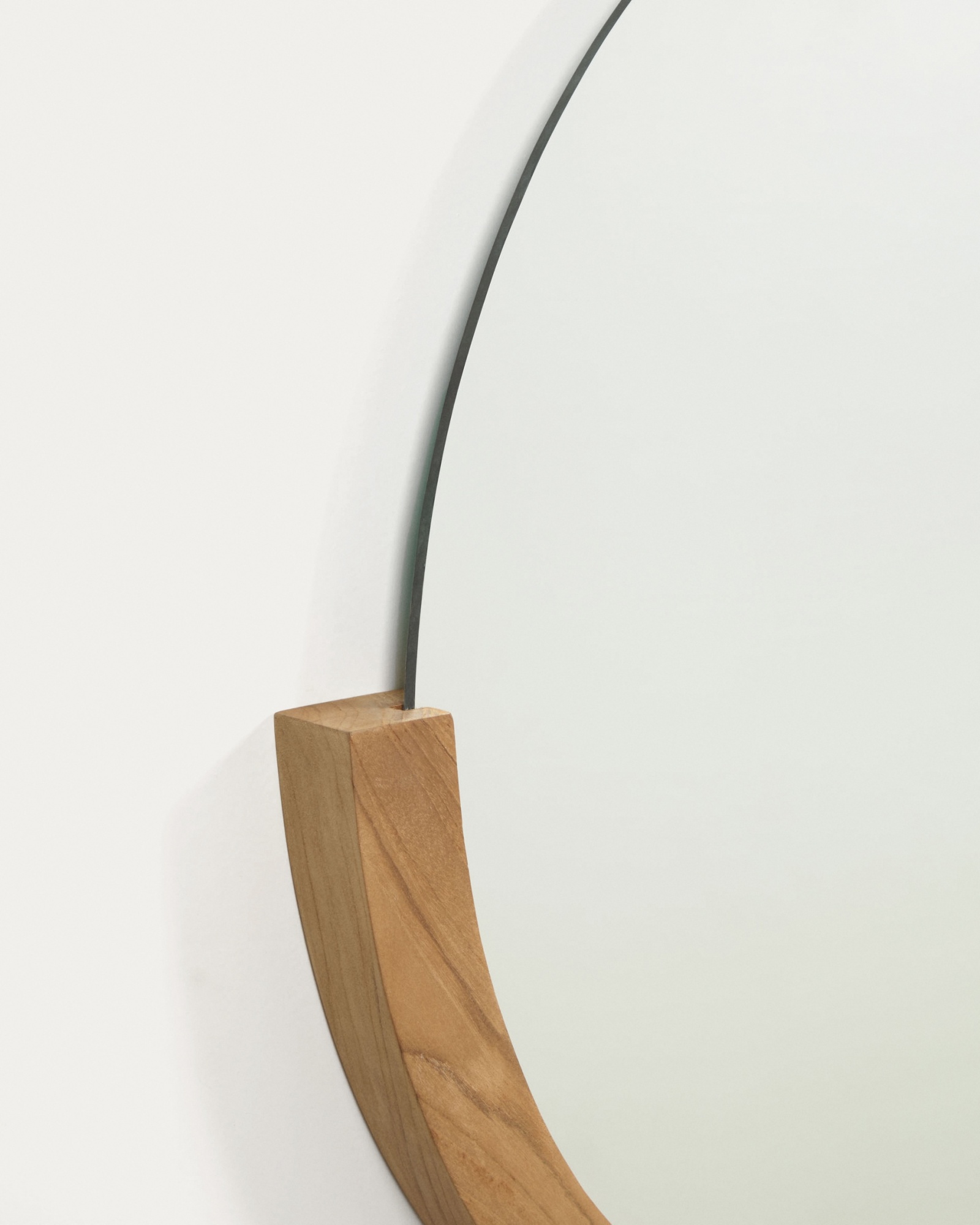 Зеркало Rokia из массива тика 90 x 65 см La Forma (ex Julia Grup)