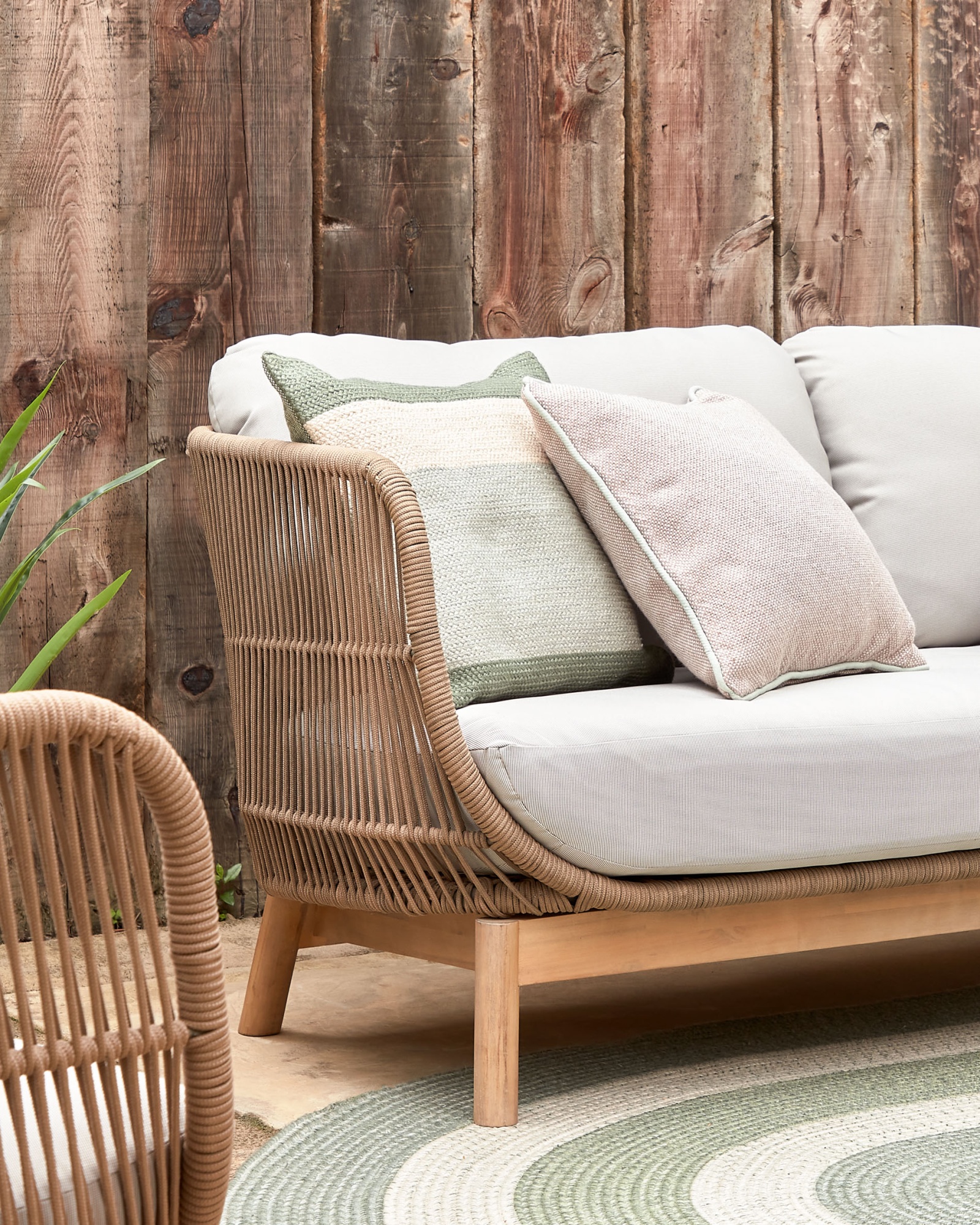 Кресло Catalina из бежевой веревки и массива акации La Forma (ex Julia Grup)