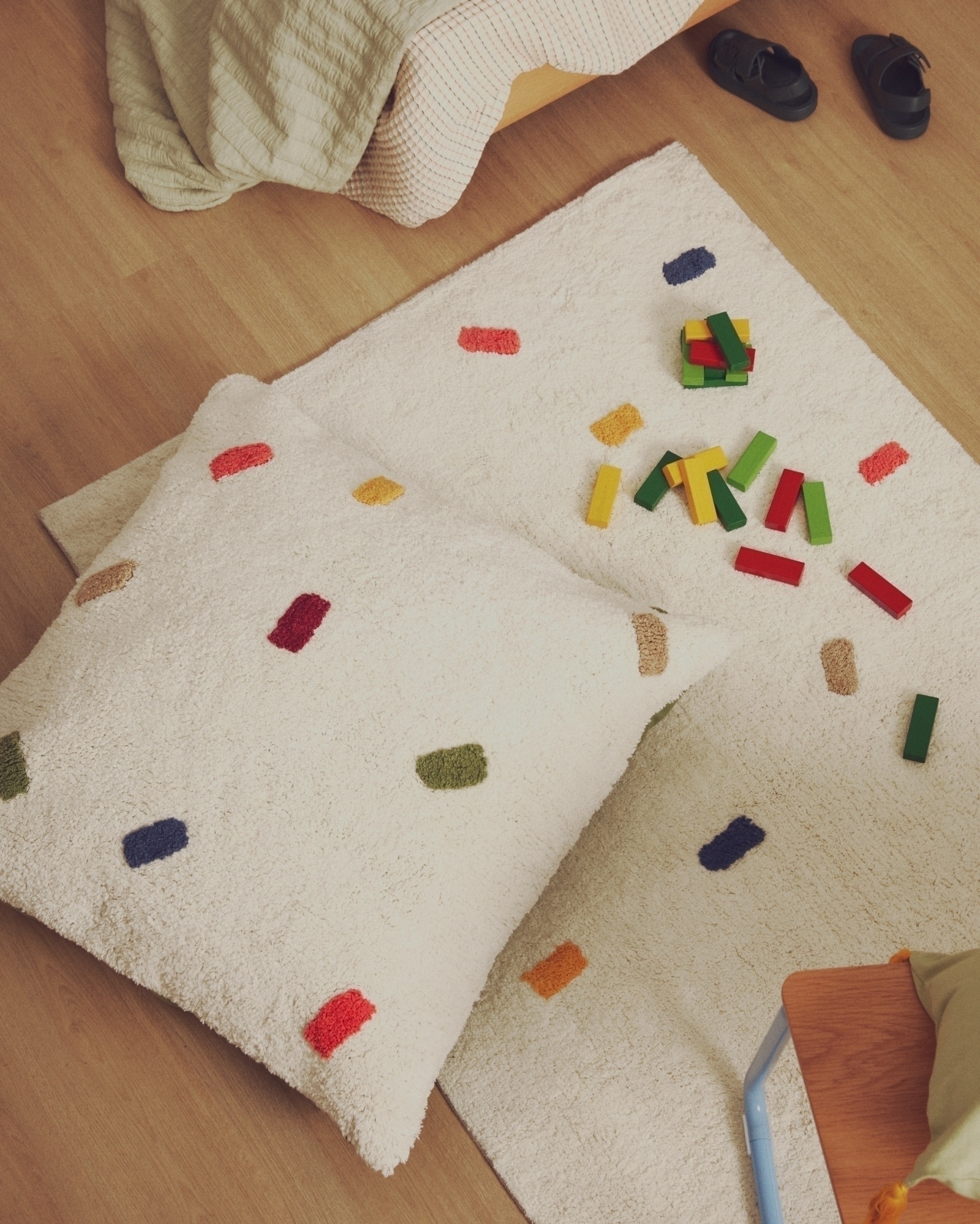 Подушка напольная Epifania белый хлопок с разноцветными точками La Forma (ex Julia Grup)