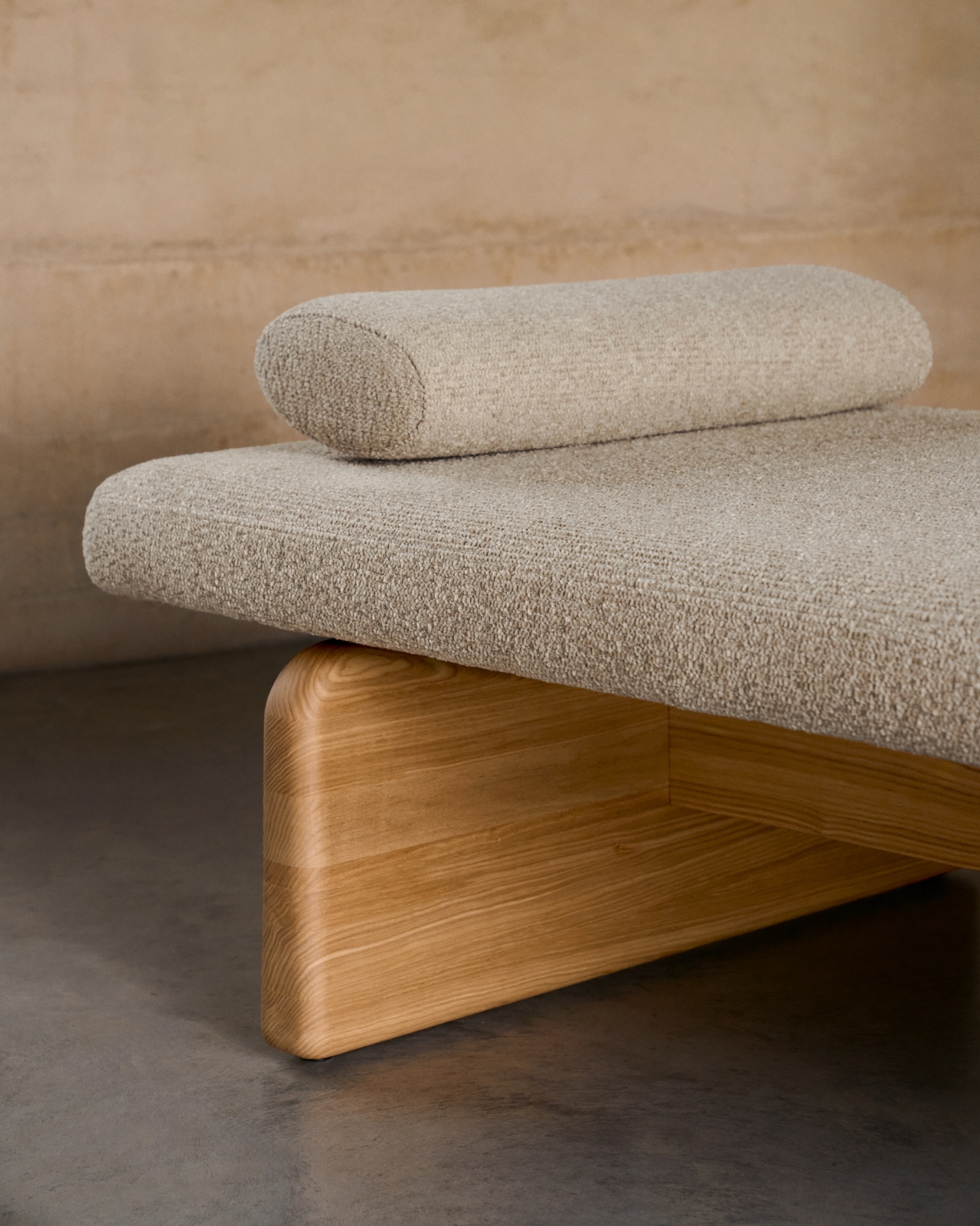 Кушетка Topaz из из бежевого шенилла с массивом ясеня в натуральной отделке 200 см La Forma (ex Julia Grup)