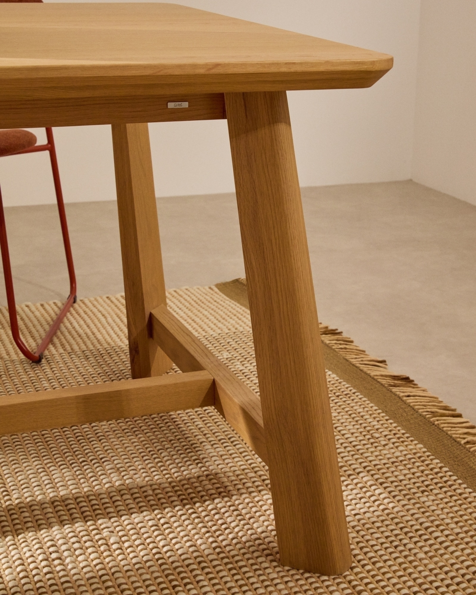 Стол Idun из шпона и массива дуба с натуральной отделкой 200x100см La Forma (ex Julia Grup)