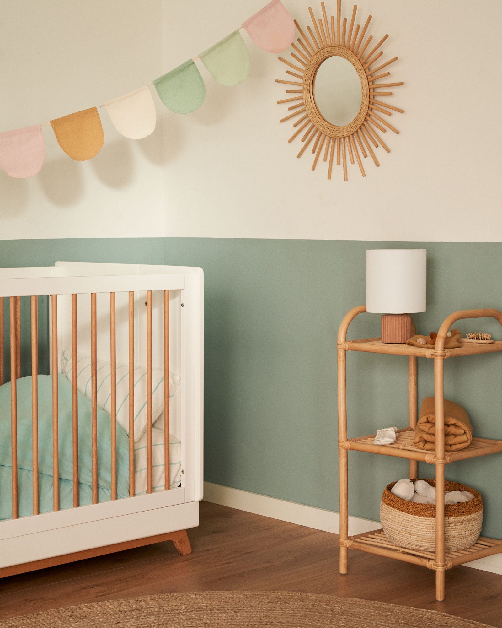 Подвесной декор Nami в виде флажков пастельных цветов из 100% органического хлопка (GOTS) La Forma (ex Julia Grup)