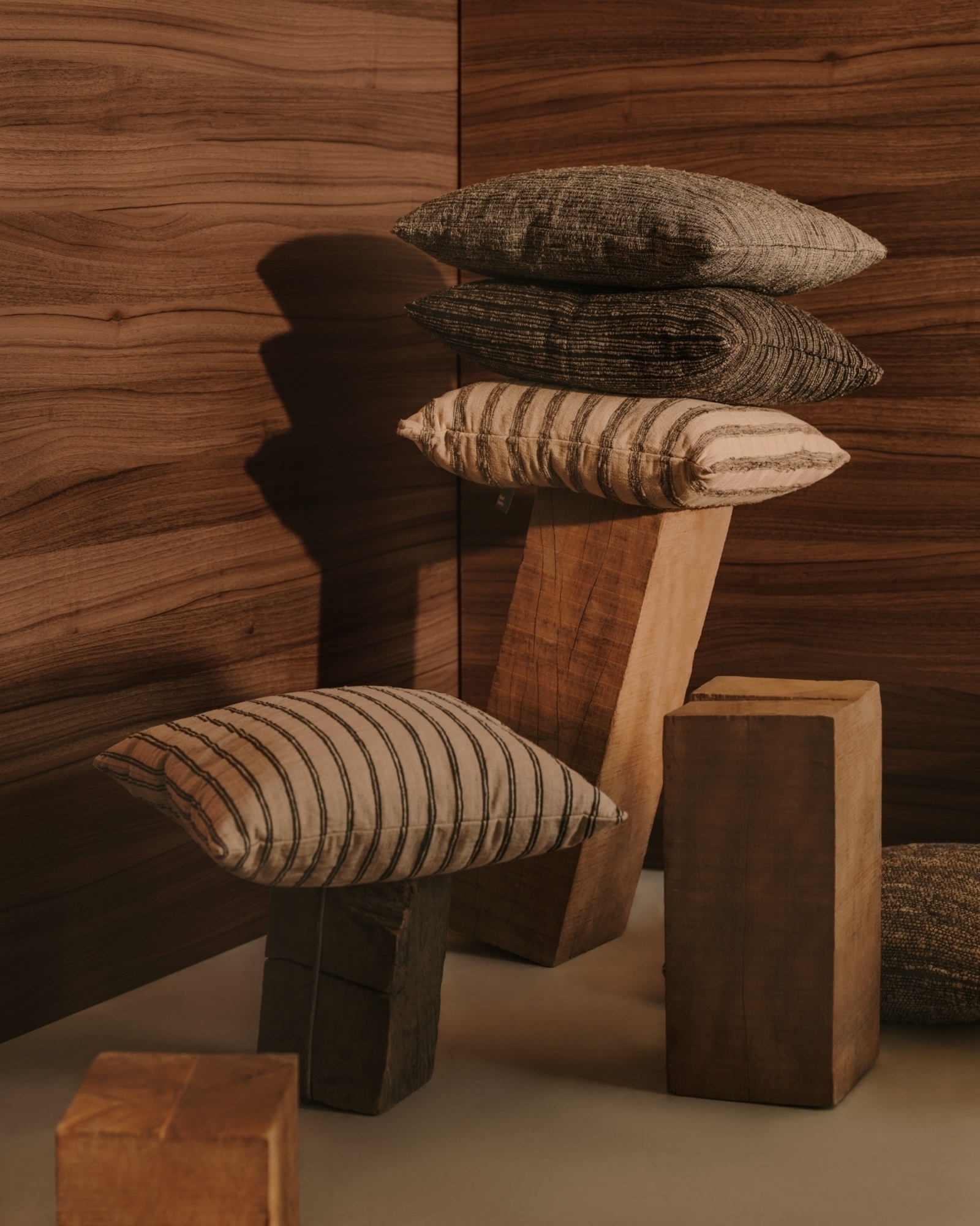 Caliu Чехол для подушки серо-бежевый шелк и хлопок 45 x 45 см La Forma (ex Julia Grup)