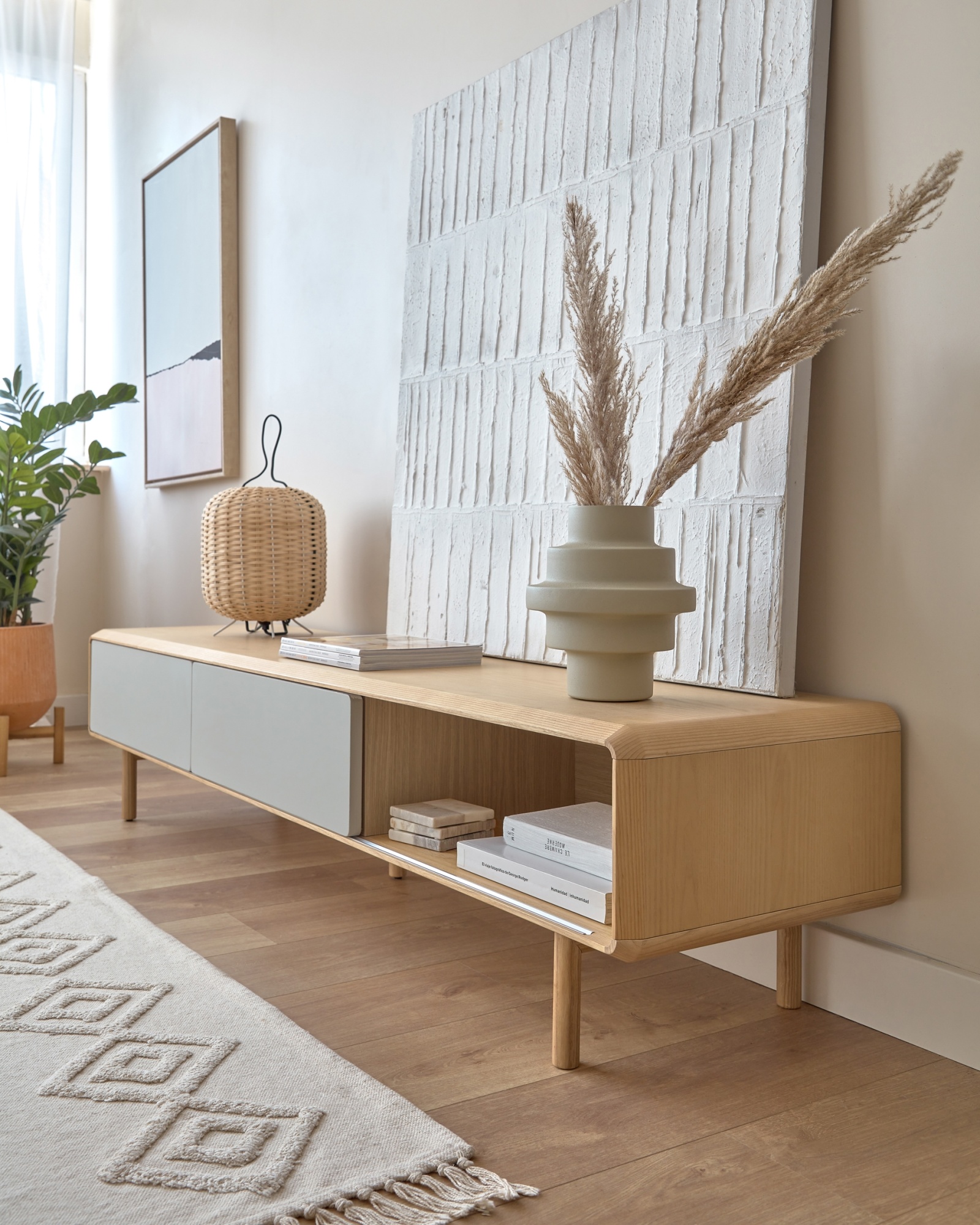 Тумба под ТВ Anielle из массива и шпона ясеня с двумя дверцами 180 x 39 см La Forma (ex Julia Grup)