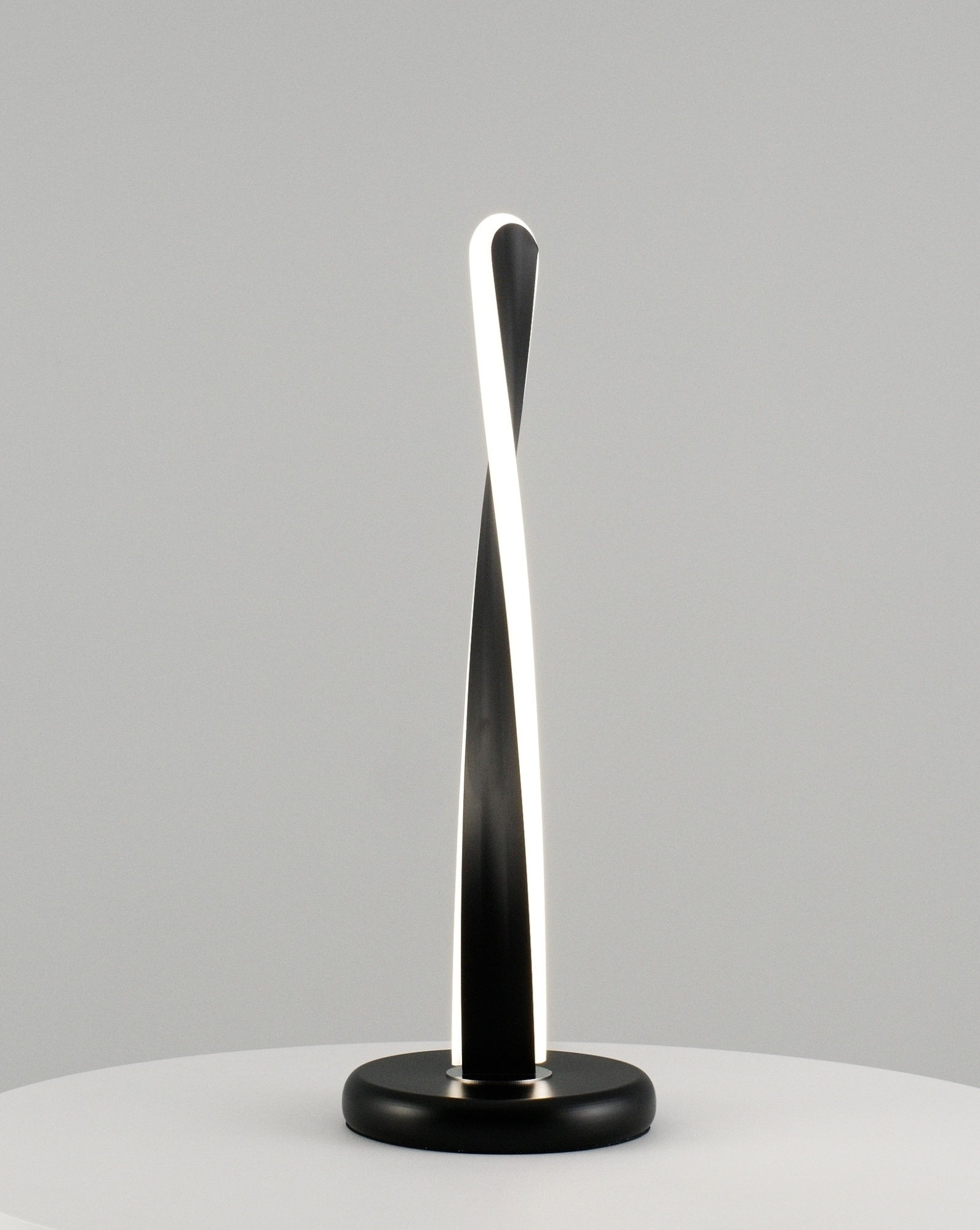 Светодиодная настольная лампа Moderli V1931-TL Osland LED*16W