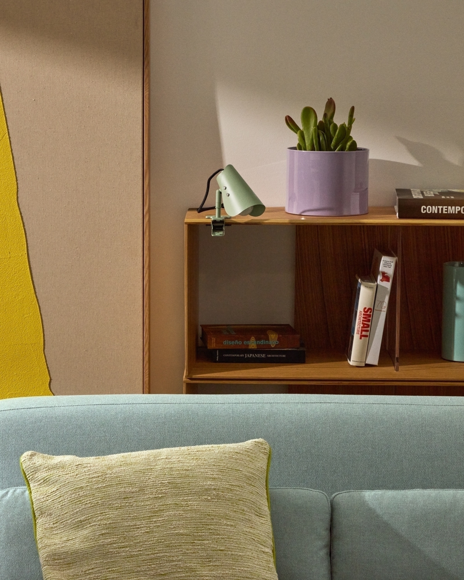 Маленькая настольная лампа Jula с зажимом из зеленого металла La Forma (ex Julia Grup)