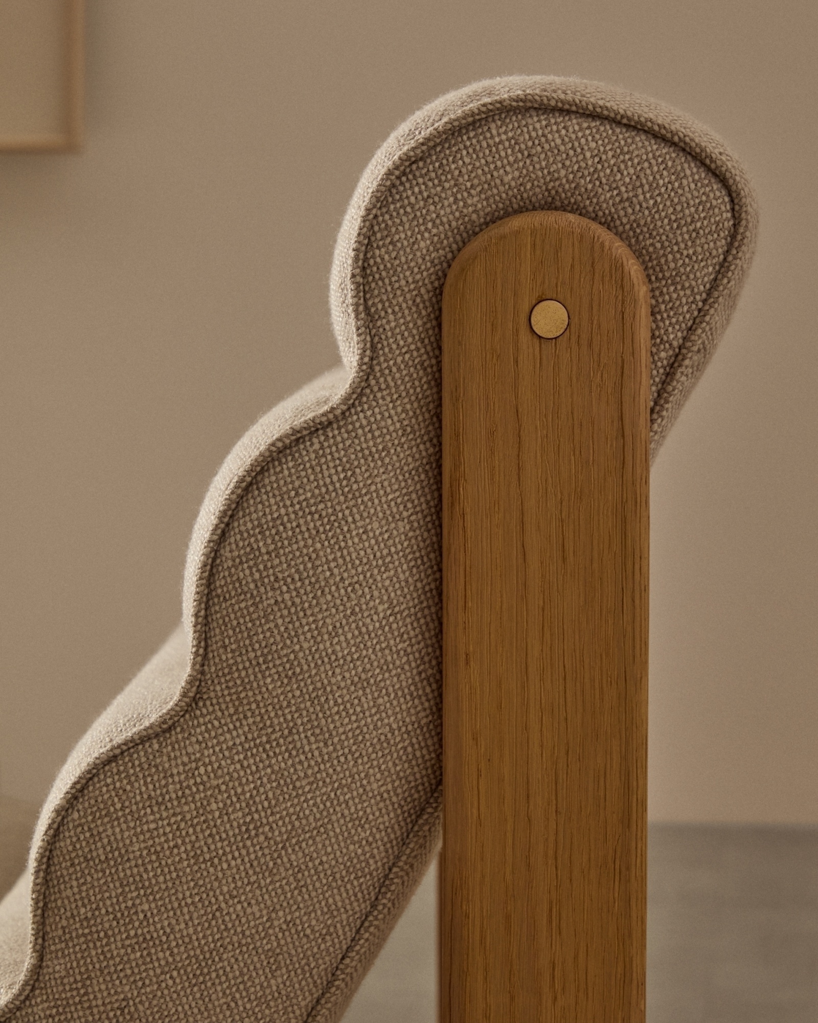 Кресло Magira из дуба с натуральной отделкой, бежевое La Forma (ex Julia Grup)