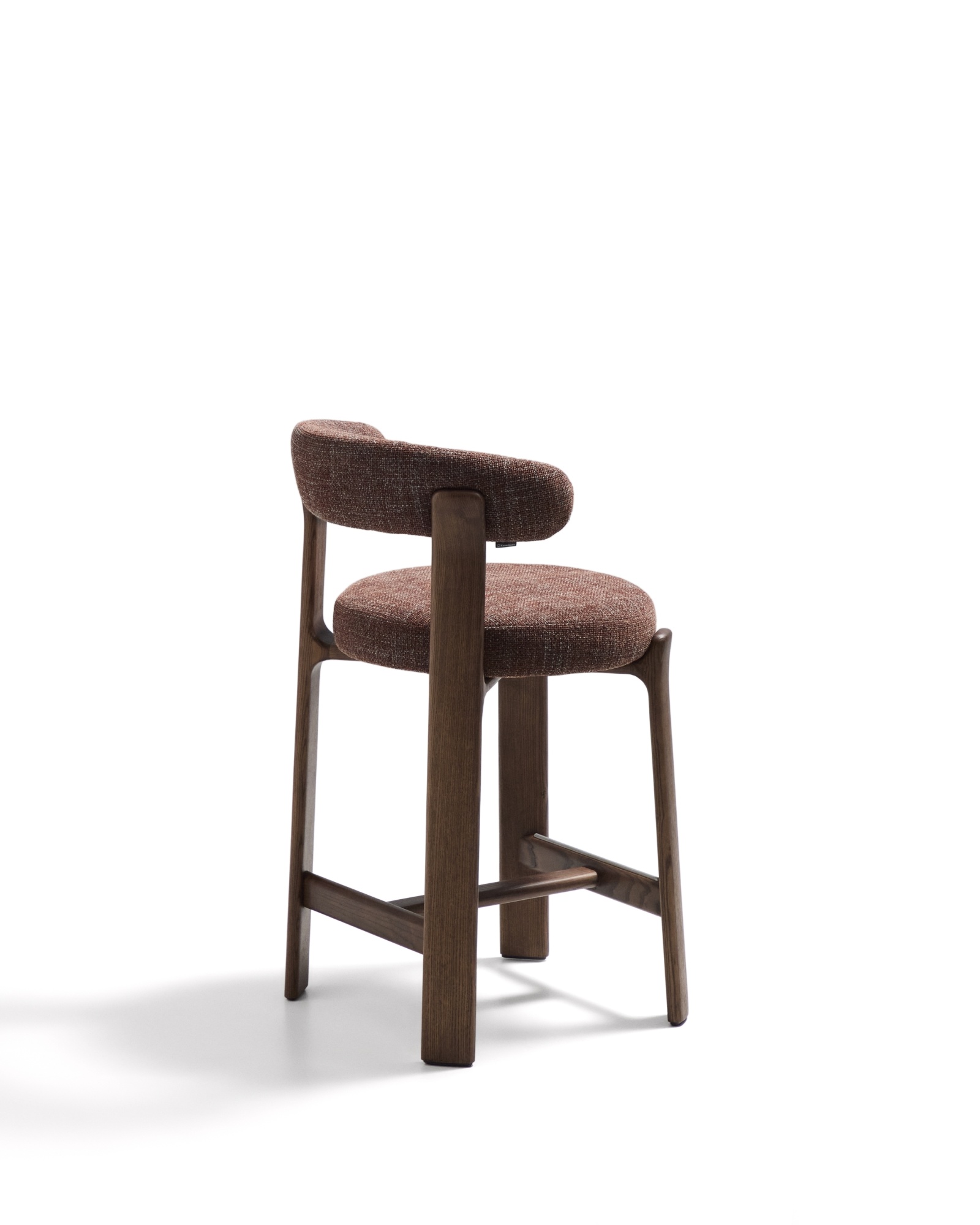 Полубарный стул Granite из коричневой синели и ясеня с отделкой орех 65 см La Forma (ex Julia Grup)