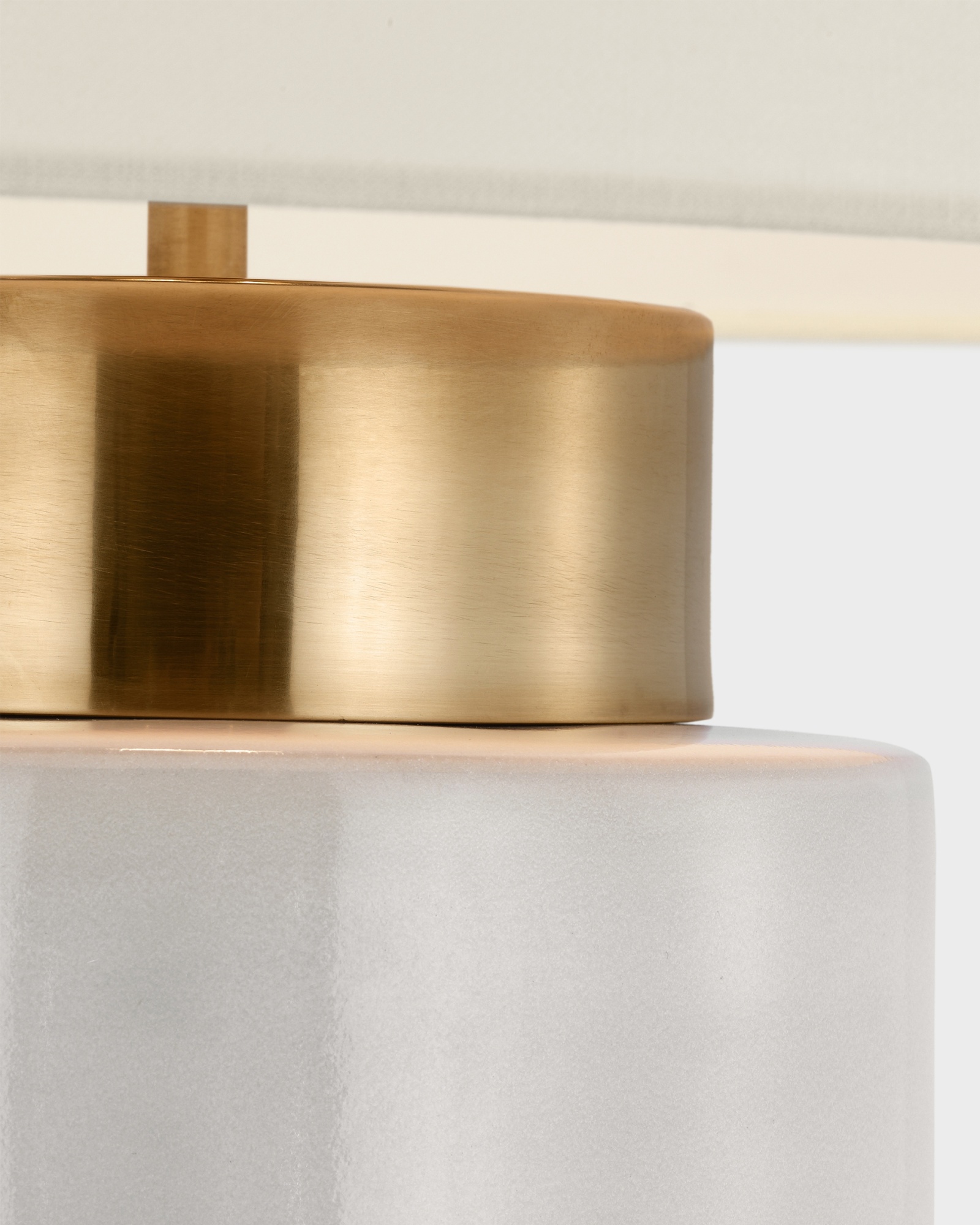 Бежевая настольная лампа Бьют Louvre Home LTL989738MGI