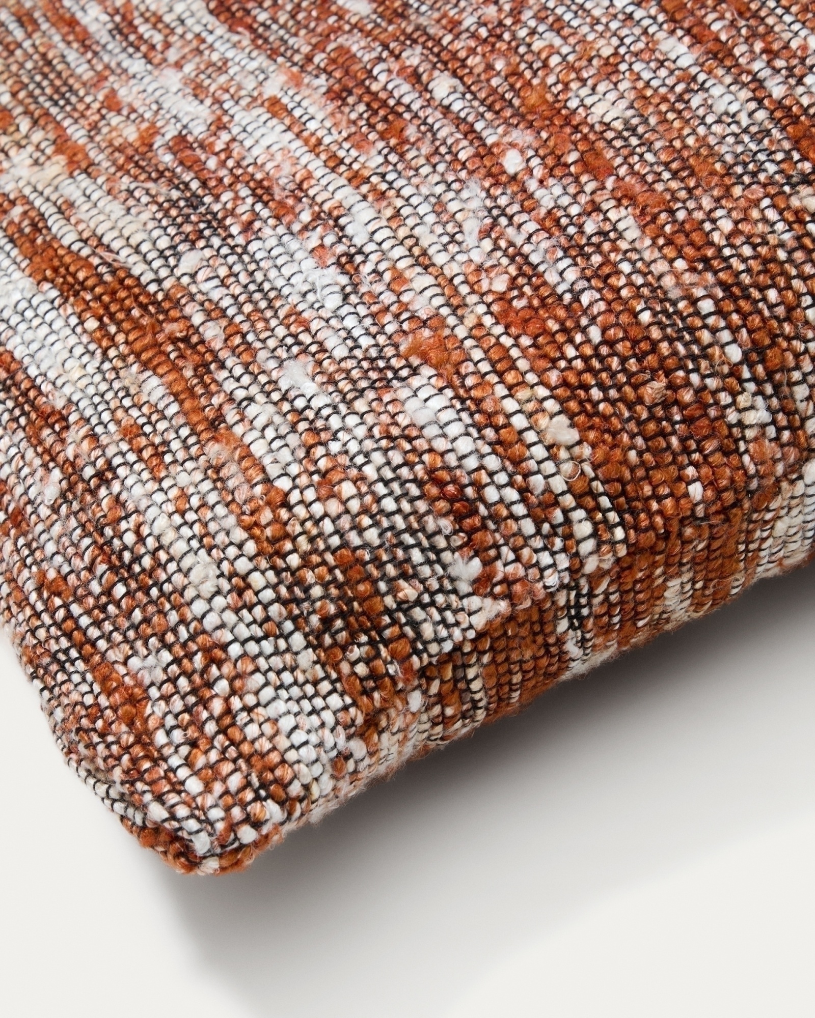 Чехол на подушку Yadit из терракотовой вискозы и хлопка 45 x 45 см La Forma (ex Julia Grup)