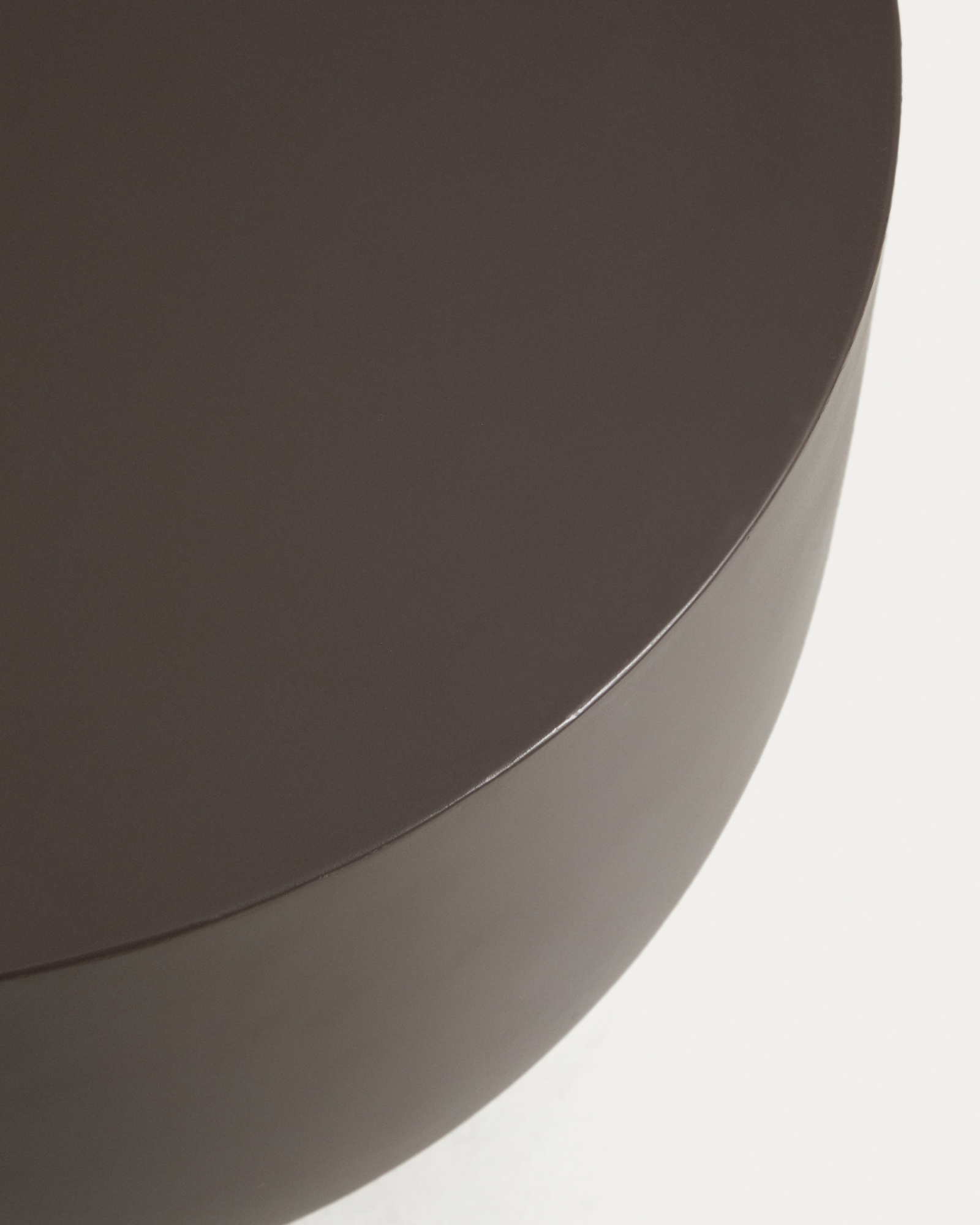 Уличный столик Garbet из коричневого бетона, диаметр 60 см La Forma 482243