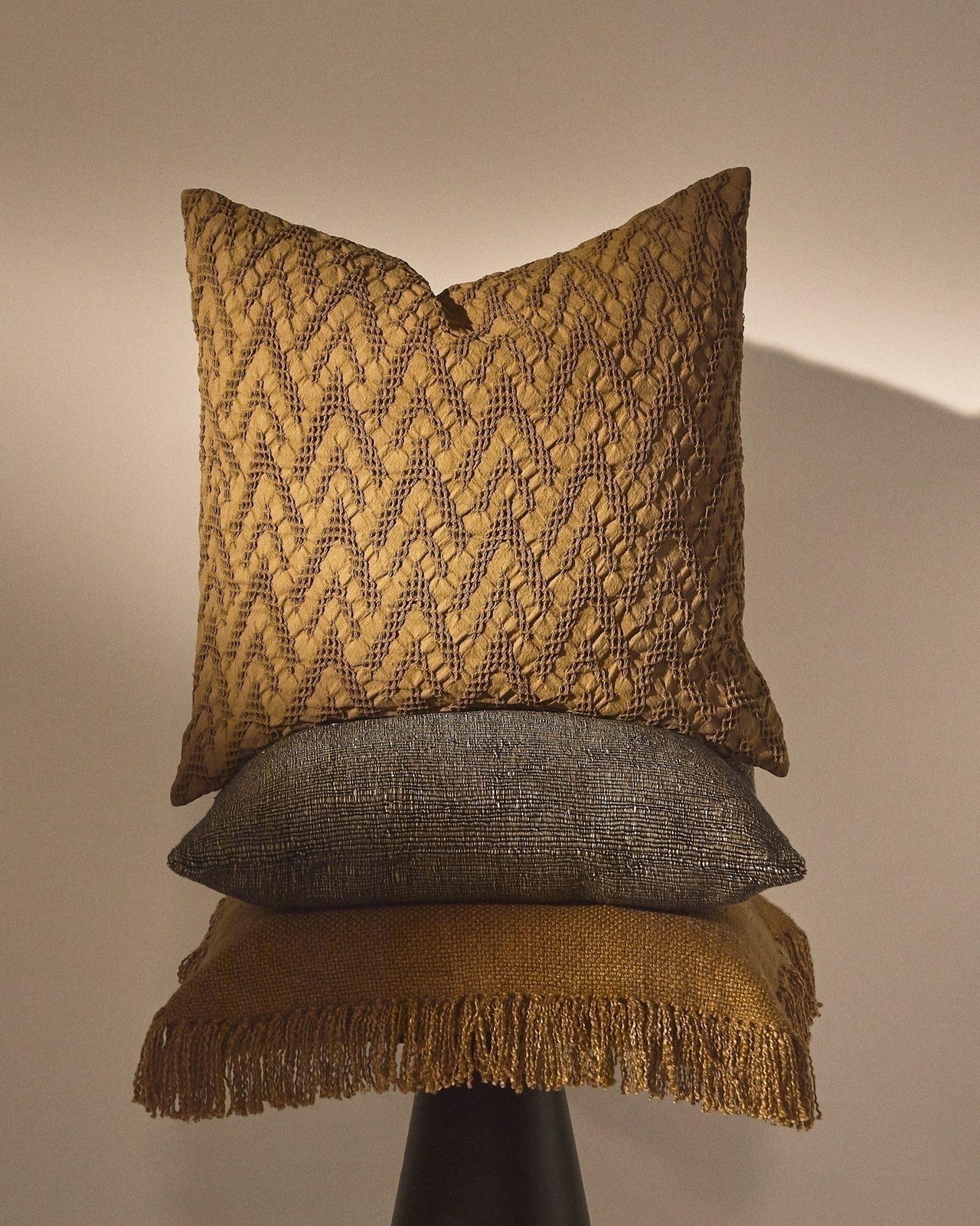 Чехол для подушки Machiel из вискозного жаккарда черно-белого цвета 50 x 50 см La Forma (ex Julia Grup)