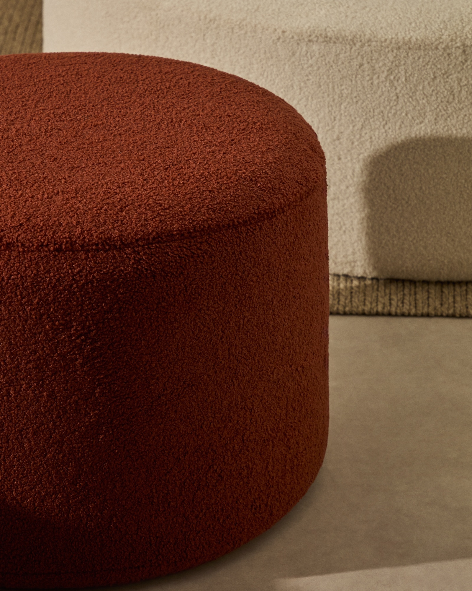 Kaeli Пуф для ног со съемным чехлом из терракотового букле Ø 60 La Forma (ex Julia Grup)