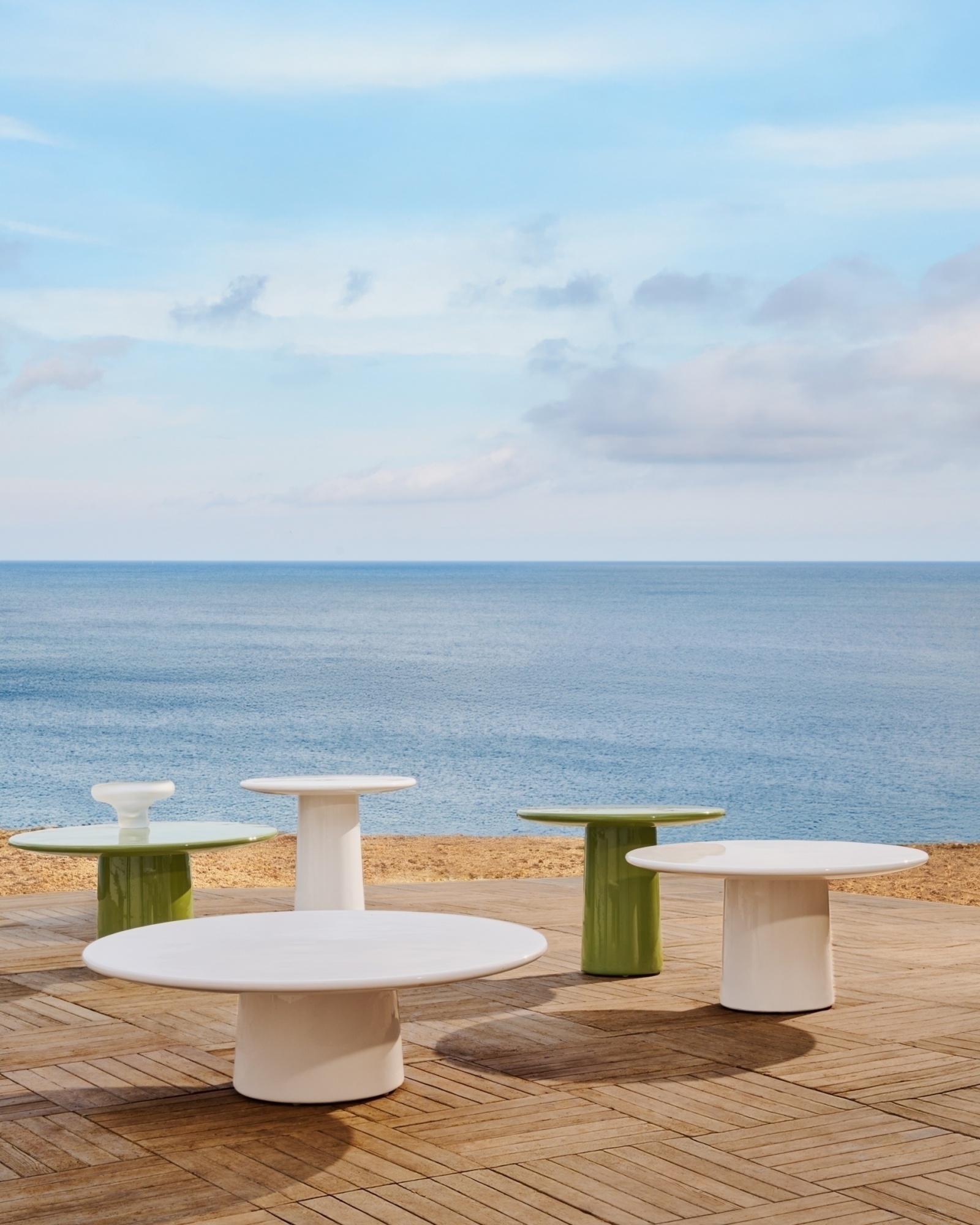 Журнальный столик Albanella из цемента с глянцевой зеленой отделкой Ø85 см La Forma (ex Julia Grup)