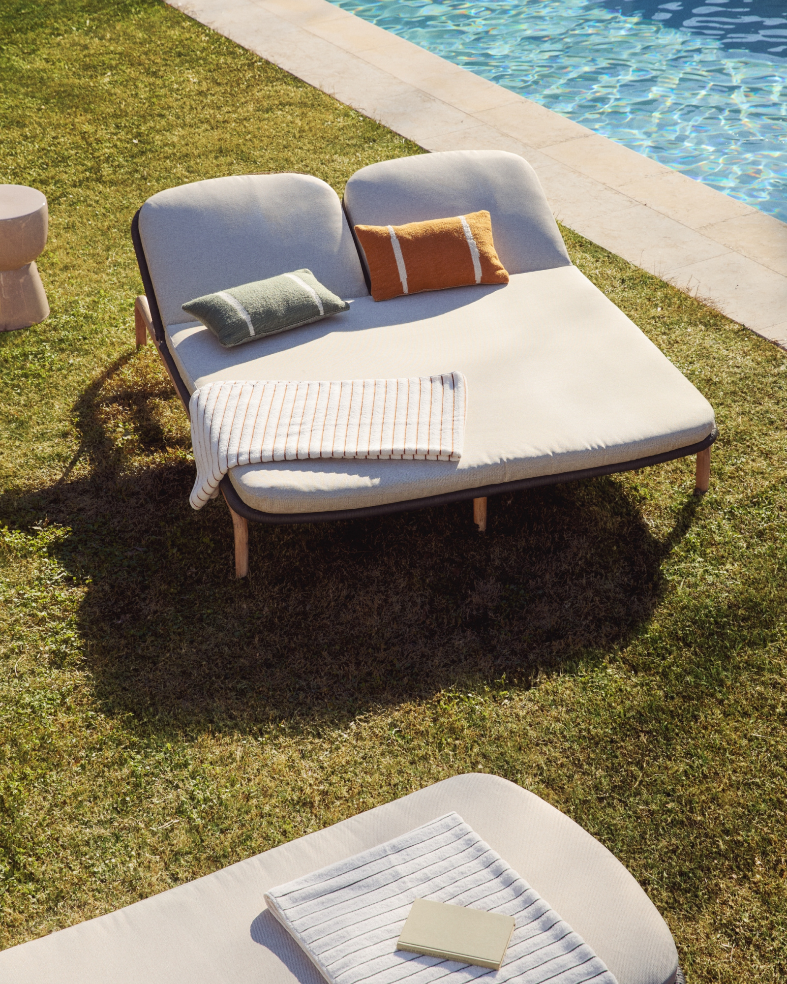 Двойной шезлонг Alipa из массива акации и веревки темно-серого цвета La Forma 481345