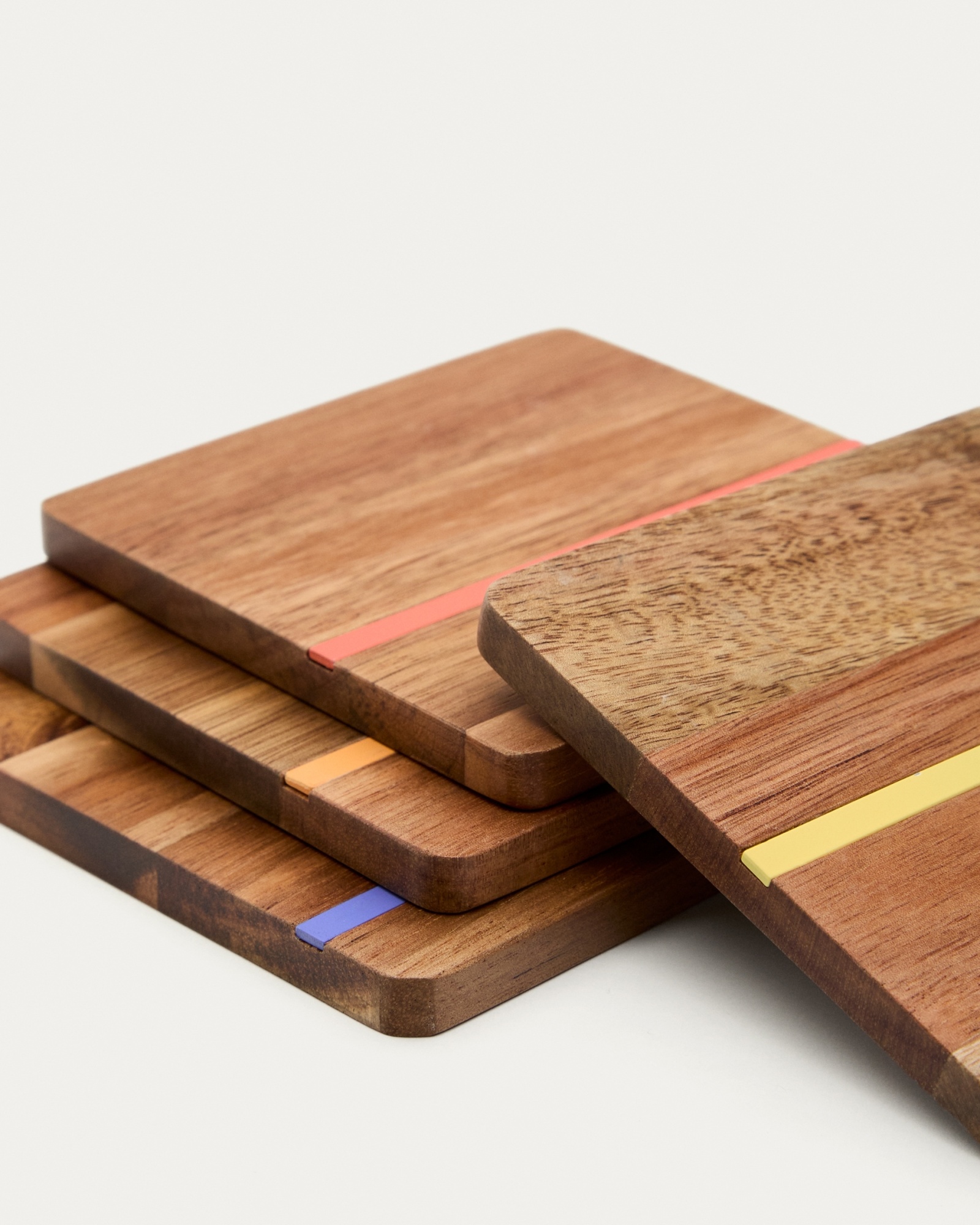 Zairin Набор из 4 подставок из акации и вставками из разноцветного металла La Forma (ex Julia Grup)